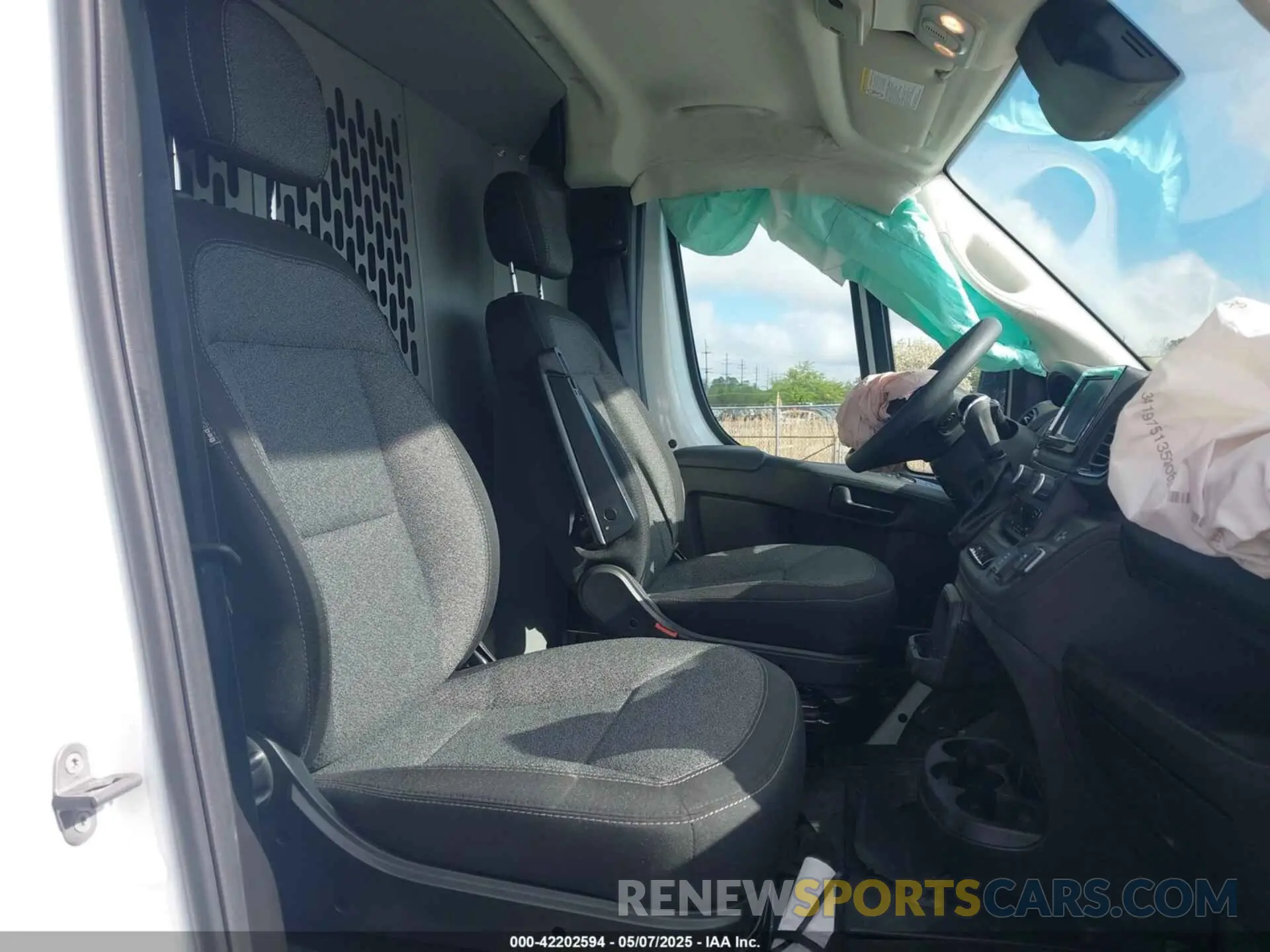 5 Photograph of a damaged car 3C6LRVAG7RE132017 RAM PROMASTER 1500 2024
