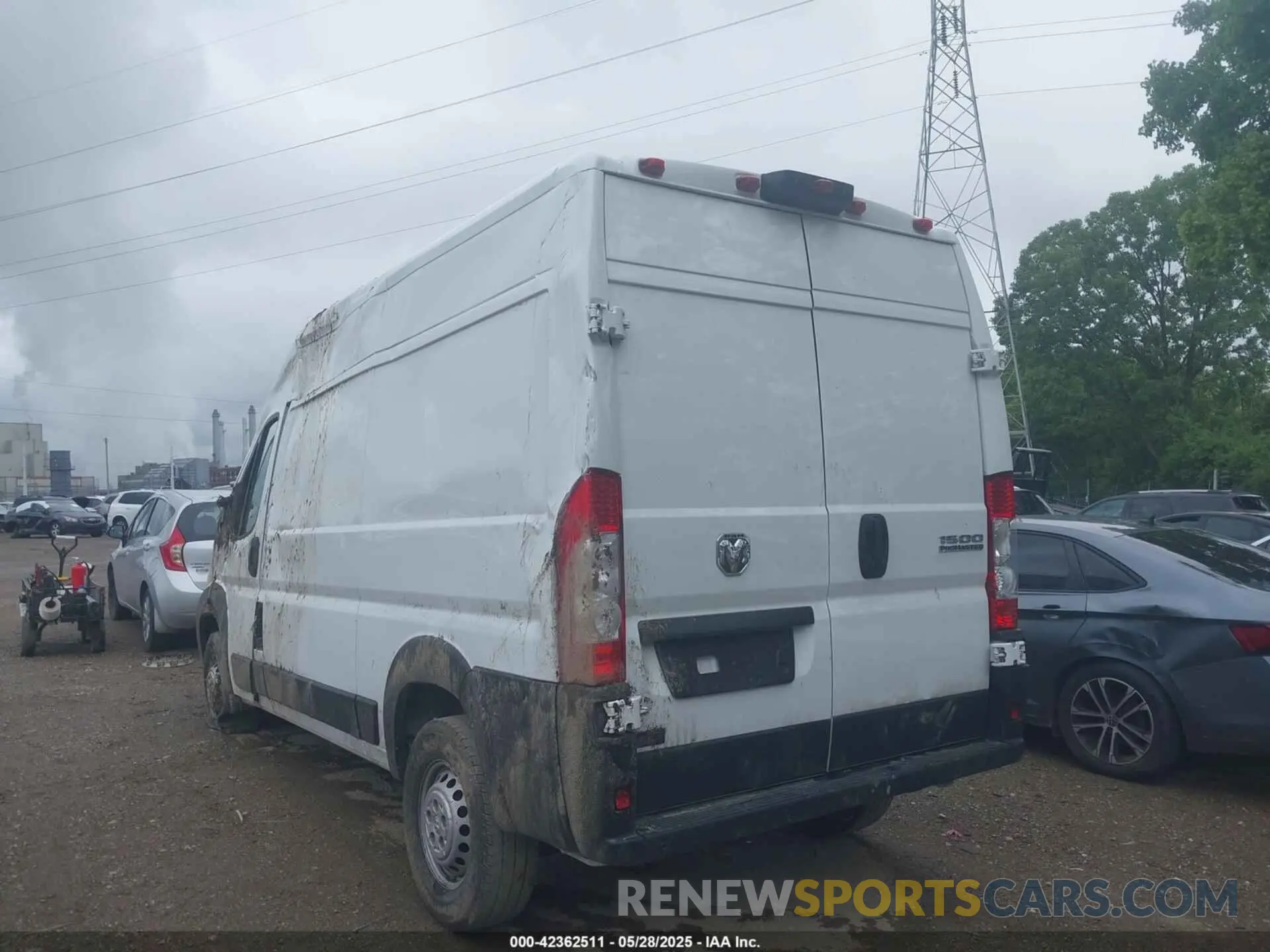 3 Photograph of a damaged car 3C6LRVBG5RE112346 RAM PROMASTER 1500 2024