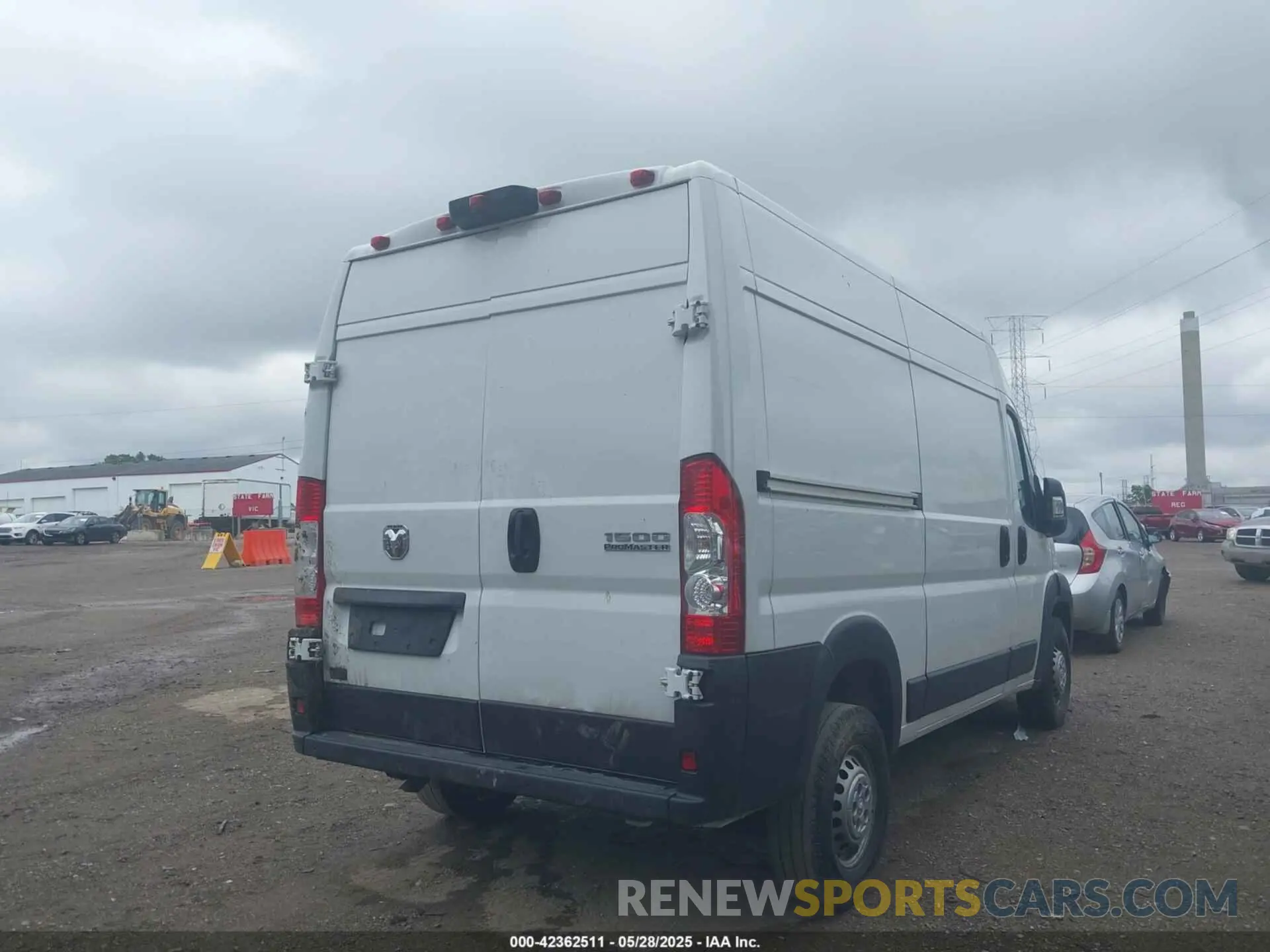 4 Photograph of a damaged car 3C6LRVBG5RE112346 RAM PROMASTER 1500 2024