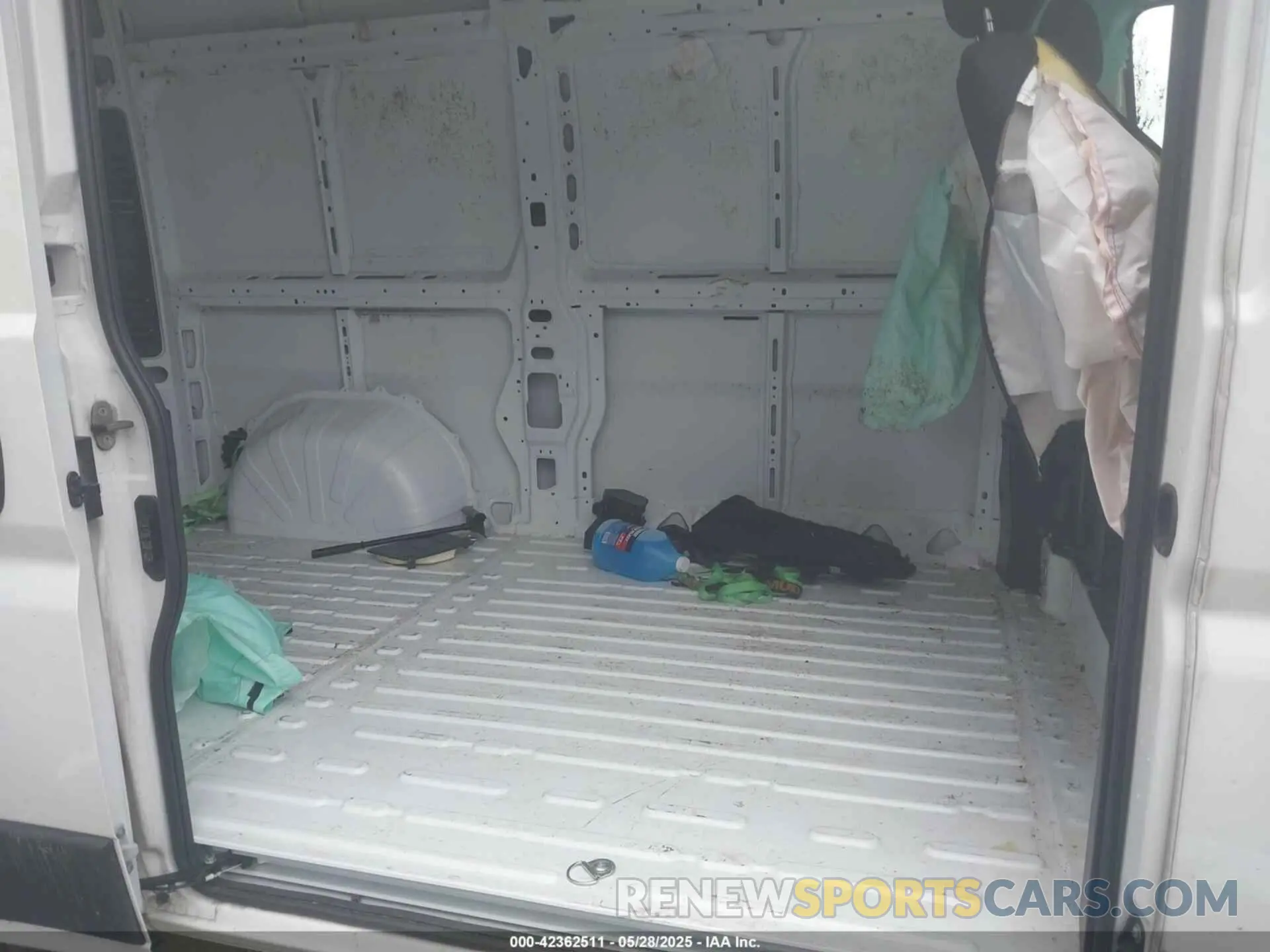 8 Photograph of a damaged car 3C6LRVBG5RE112346 RAM PROMASTER 1500 2024