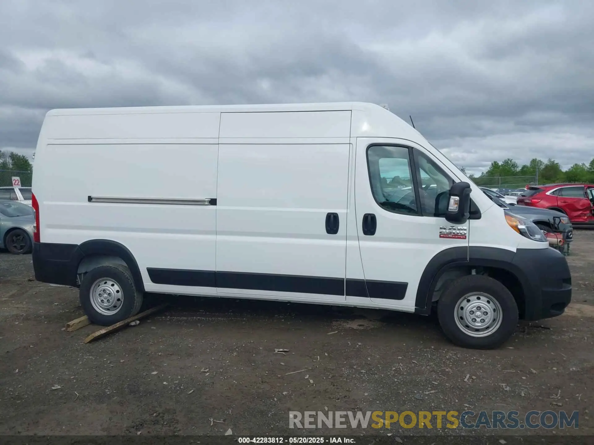 13 Photograph of a damaged car 3C6LRVDG4NE105380 RAM PROMASTER 2022