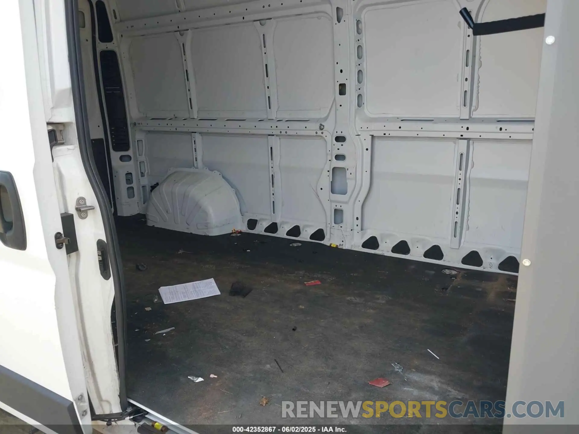 8 Photograph of a damaged car 3C6LRVDG5NE116386 RAM PROMASTER 2022