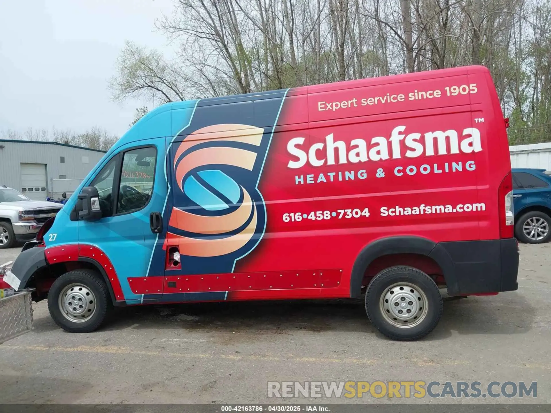 14 Photograph of a damaged car 3C6TRVCG0KE509757 RAM PROMASTER 2500 2019