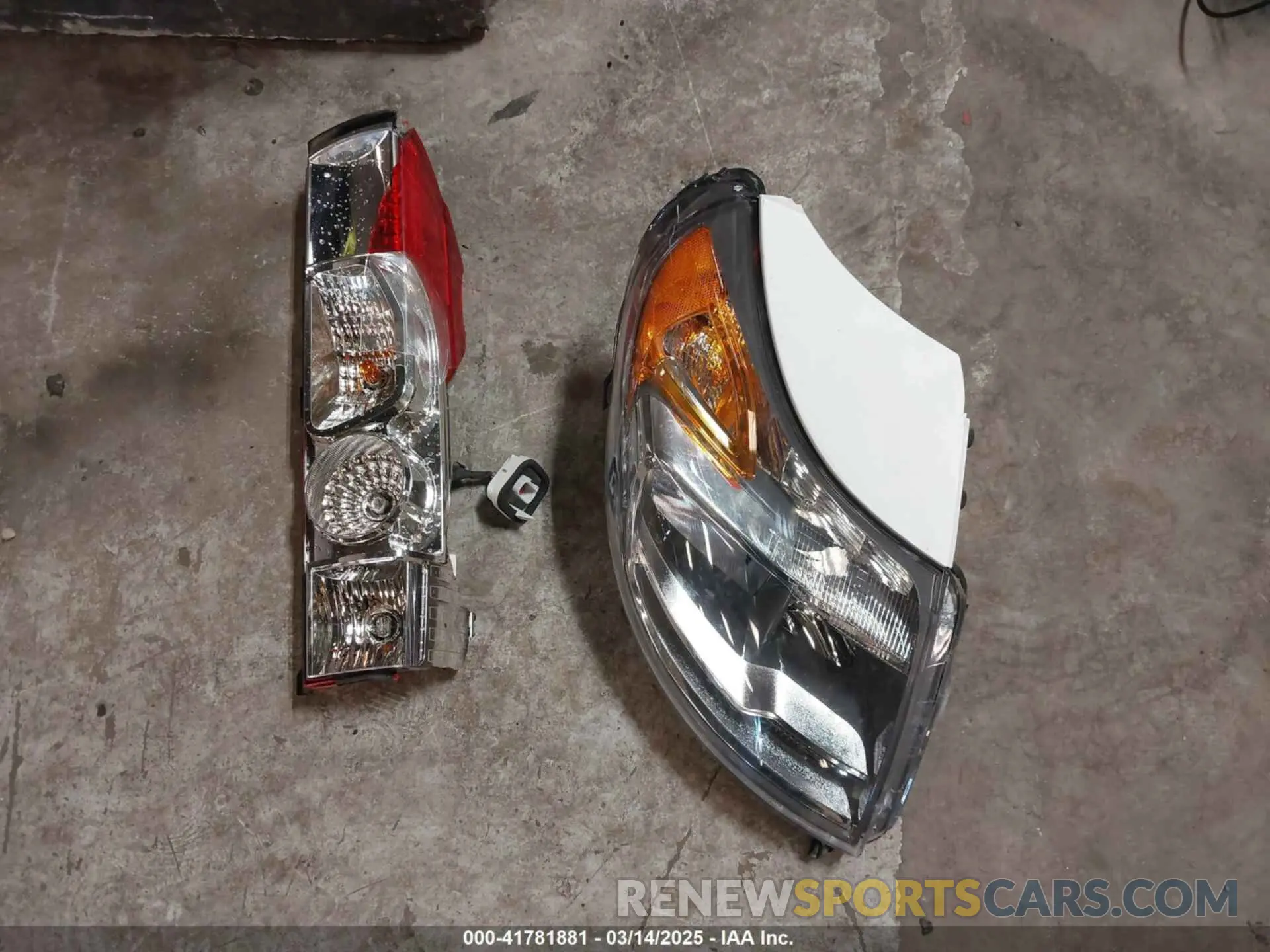 13 Photograph of a damaged car 3C6TRVCG0KE525540 RAM PROMASTER 2500 2019