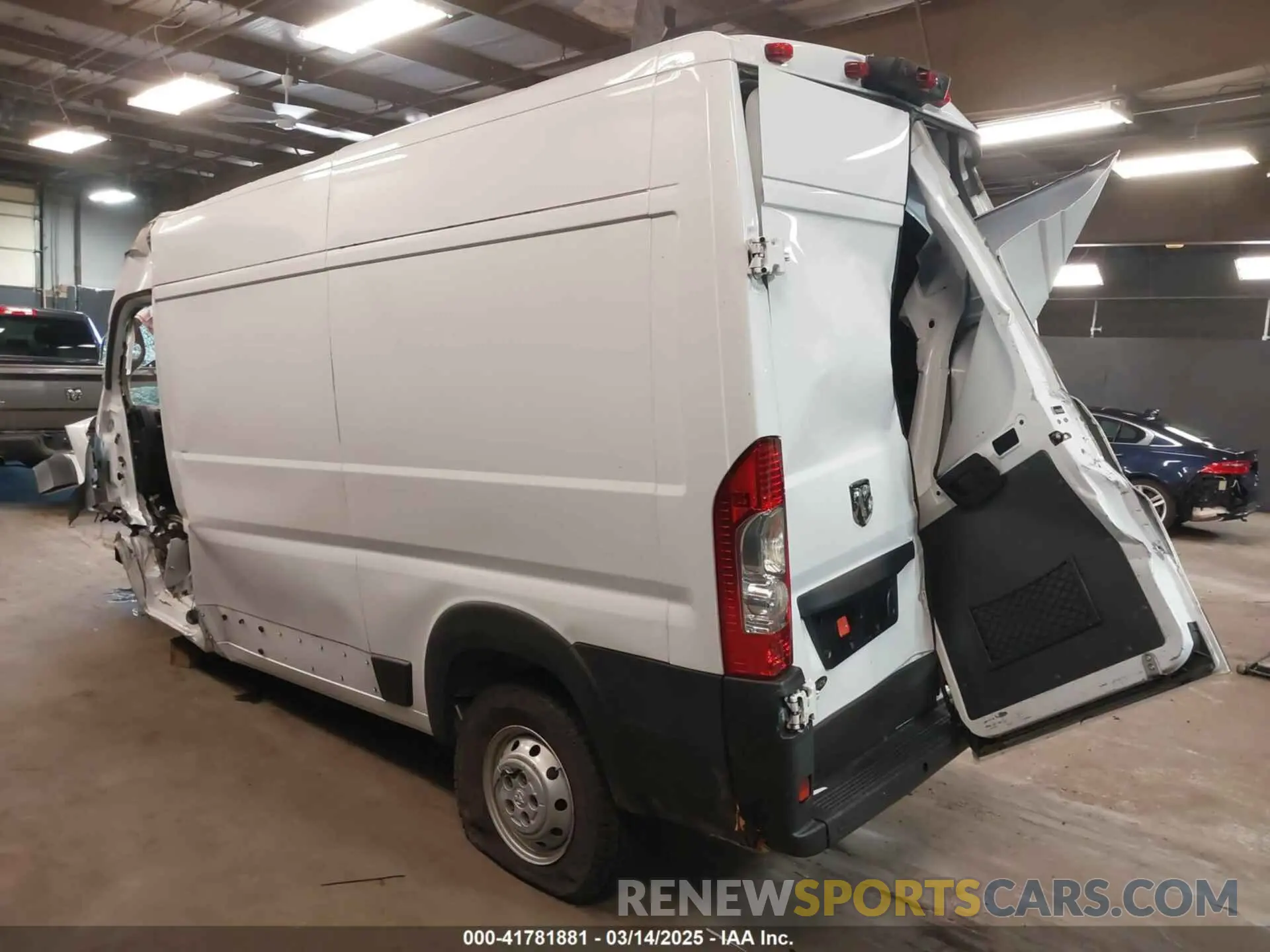 3 Photograph of a damaged car 3C6TRVCG0KE525540 RAM PROMASTER 2500 2019