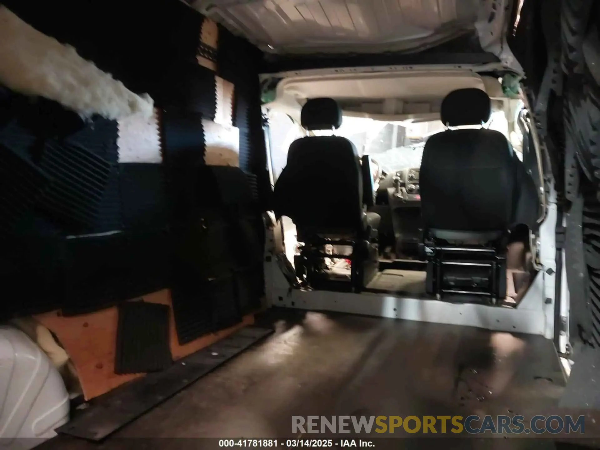 8 Photograph of a damaged car 3C6TRVCG0KE525540 RAM PROMASTER 2500 2019