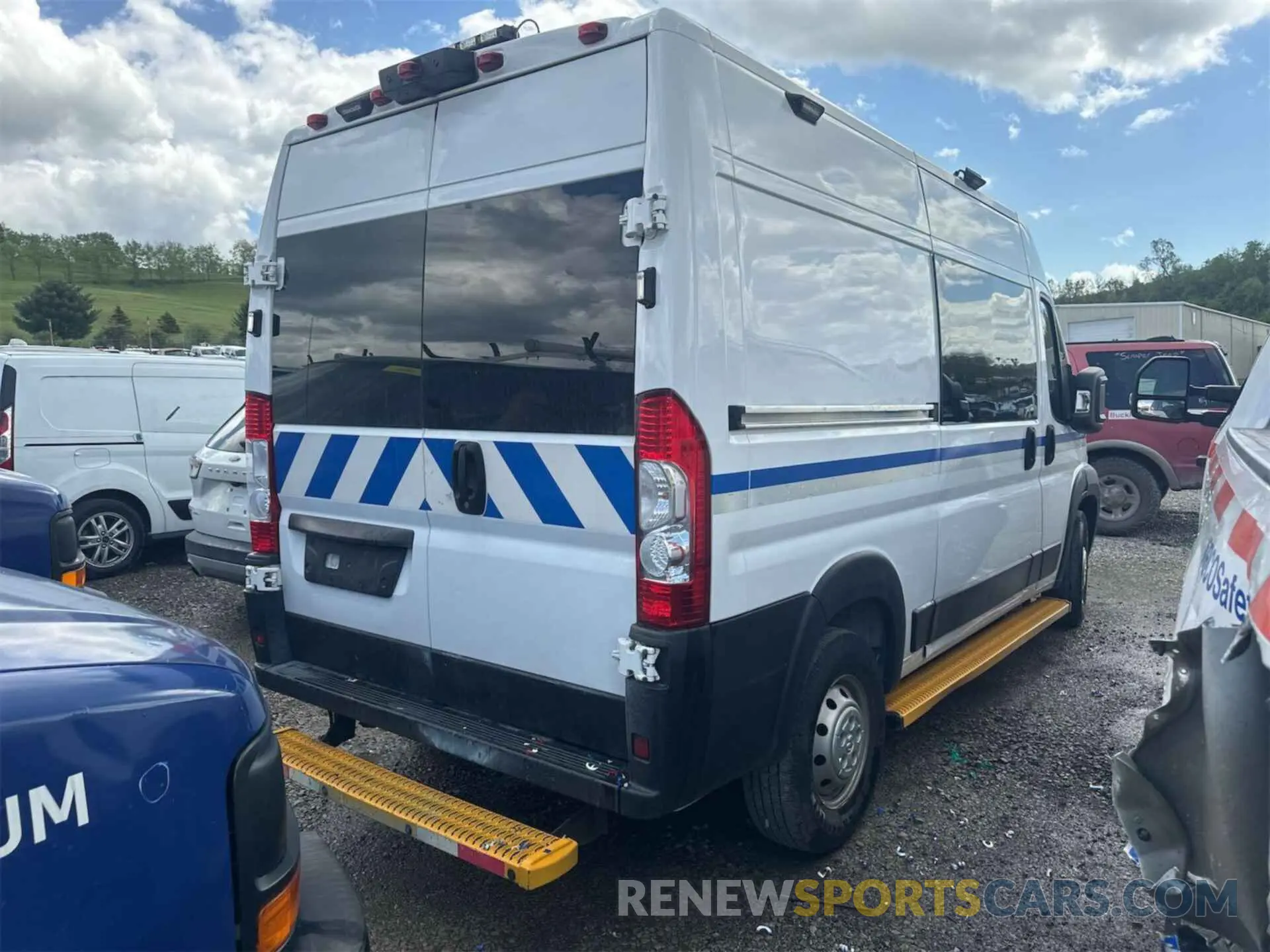 15 Photograph of a damaged car 3C6TRVCG0KE561471 RAM PROMASTER 2500 2019