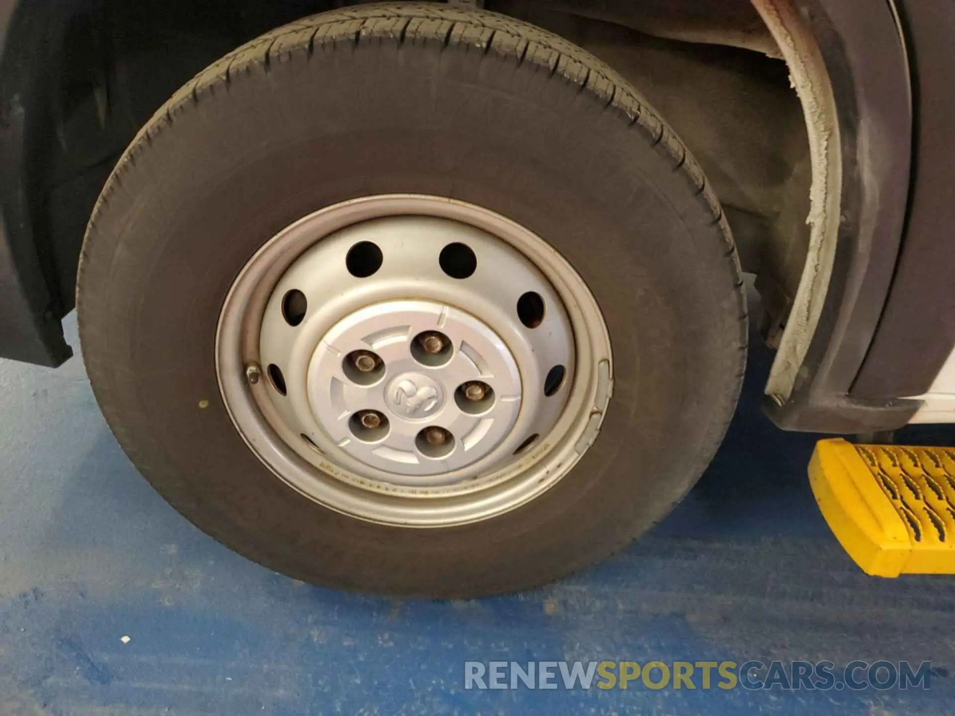 3 Photograph of a damaged car 3C6TRVCG0KE561471 RAM PROMASTER 2500 2019