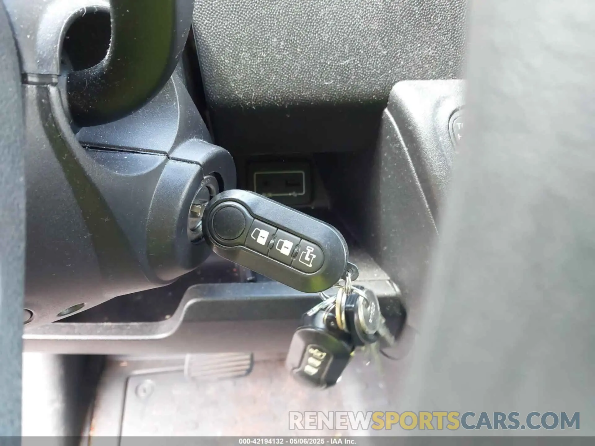 11 Photograph of a damaged car 3C6TRVCG0KE563155 RAM PROMASTER 2500 2019