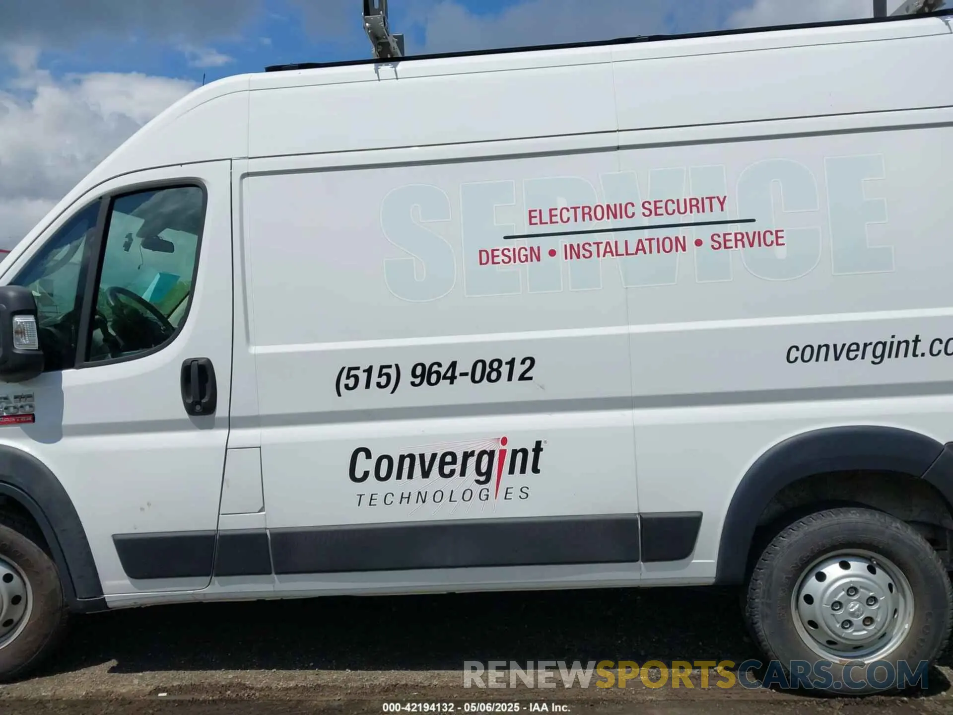 14 Photograph of a damaged car 3C6TRVCG0KE563155 RAM PROMASTER 2500 2019