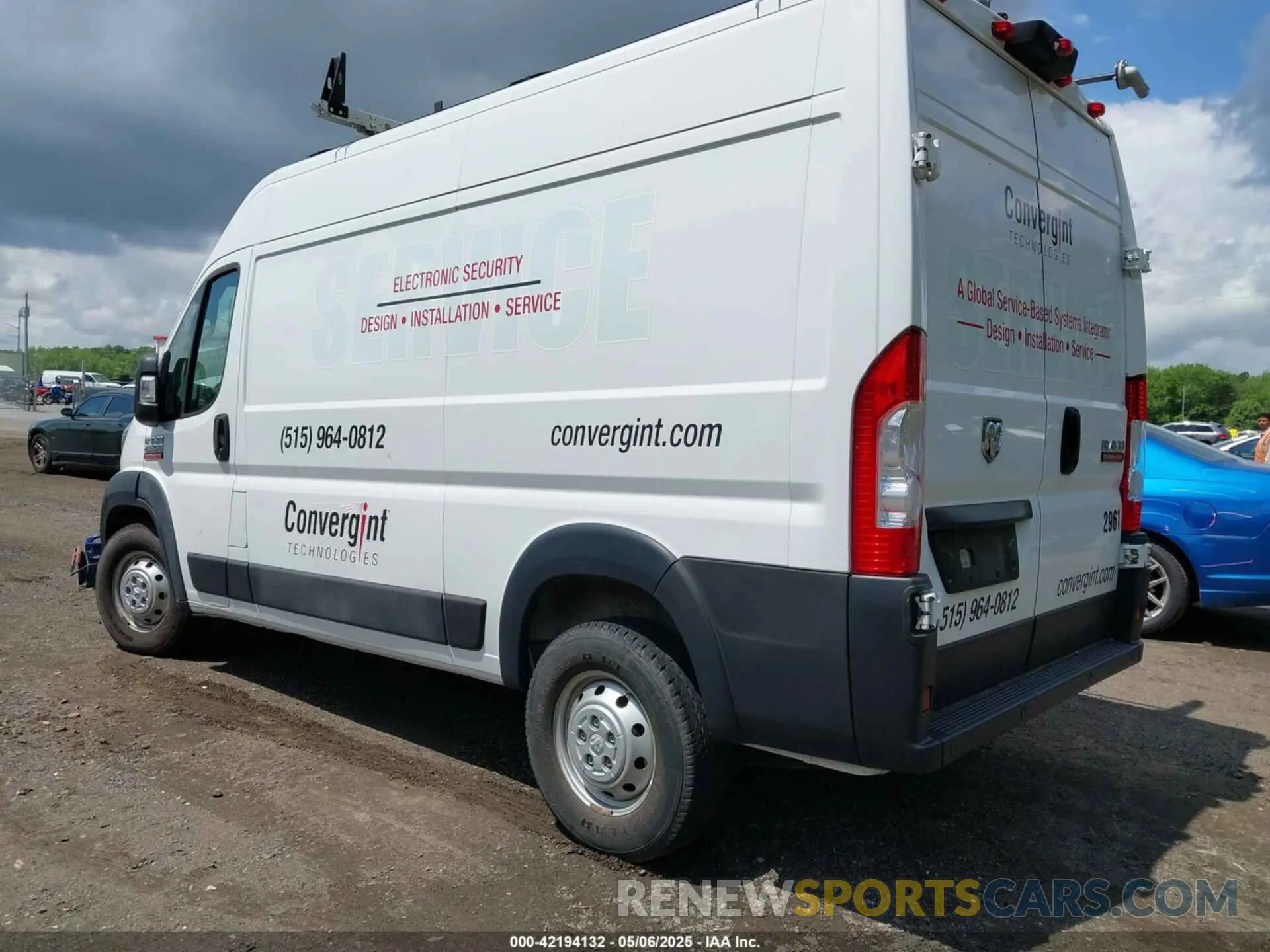 3 Photograph of a damaged car 3C6TRVCG0KE563155 RAM PROMASTER 2500 2019