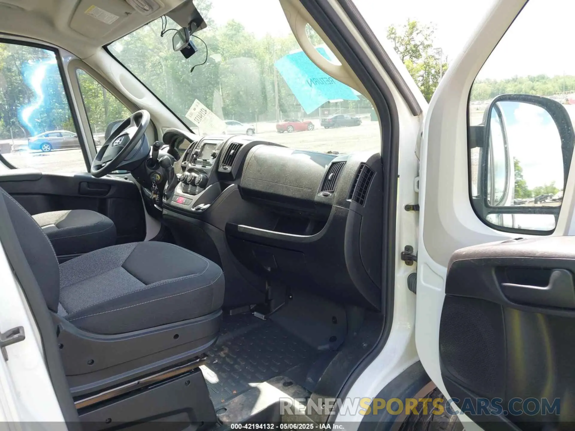 5 Photograph of a damaged car 3C6TRVCG0KE563155 RAM PROMASTER 2500 2019
