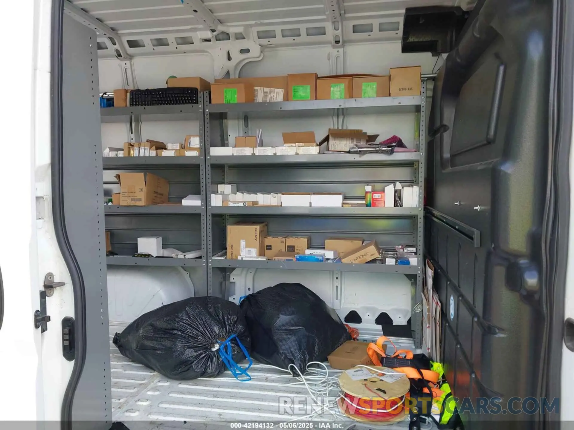 8 Photograph of a damaged car 3C6TRVCG0KE563155 RAM PROMASTER 2500 2019