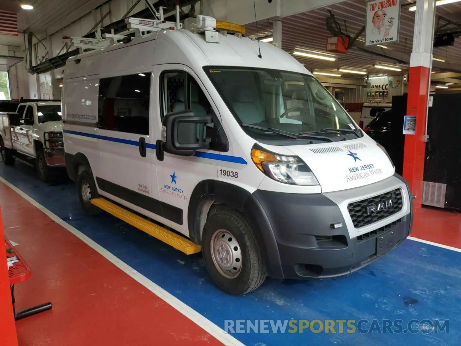 10 Photograph of a damaged car 3C6TRVCG1KE561477 RAM PROMASTER 2500 2019