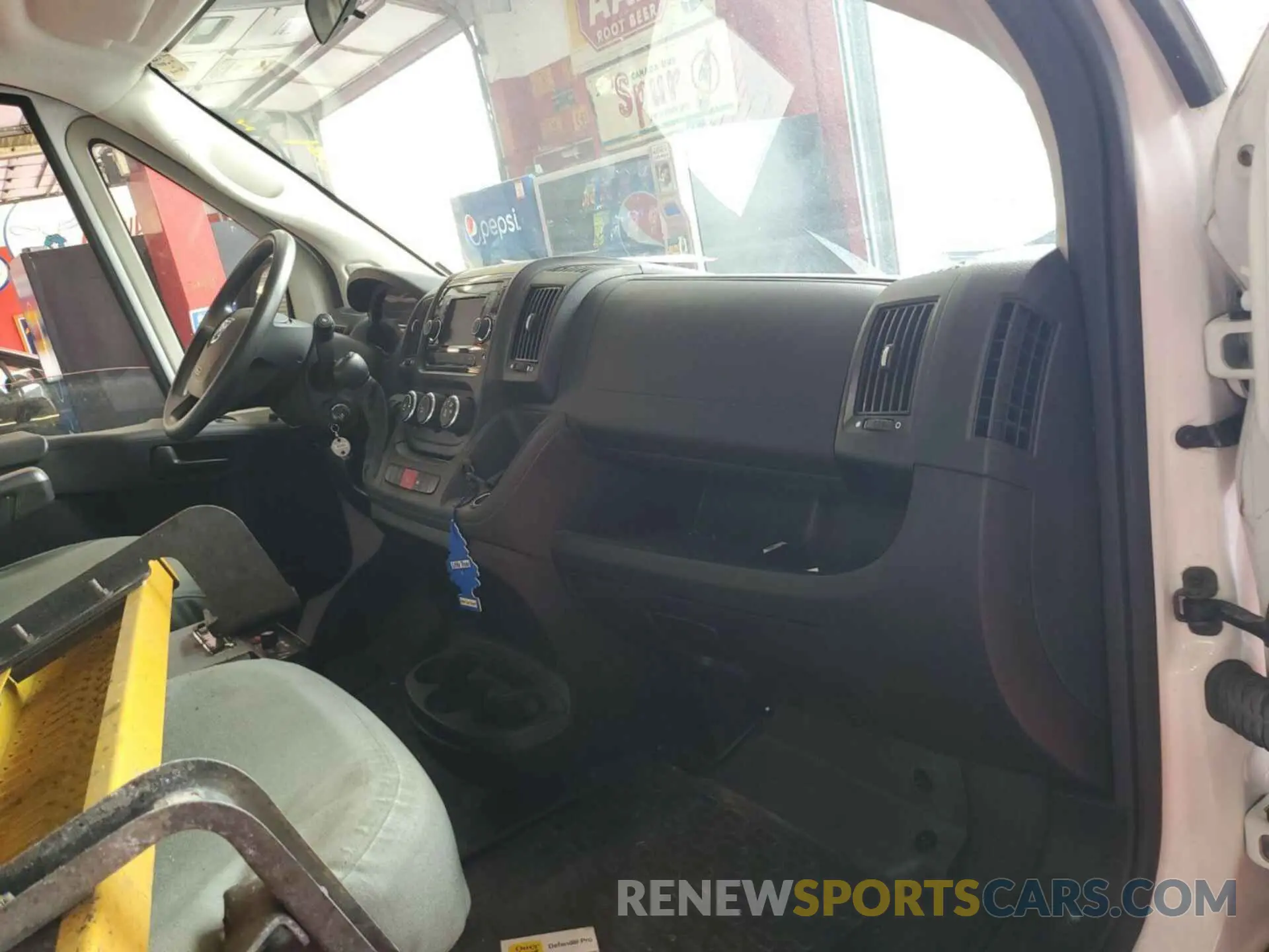 20 Photograph of a damaged car 3C6TRVCG1KE561477 RAM PROMASTER 2500 2019