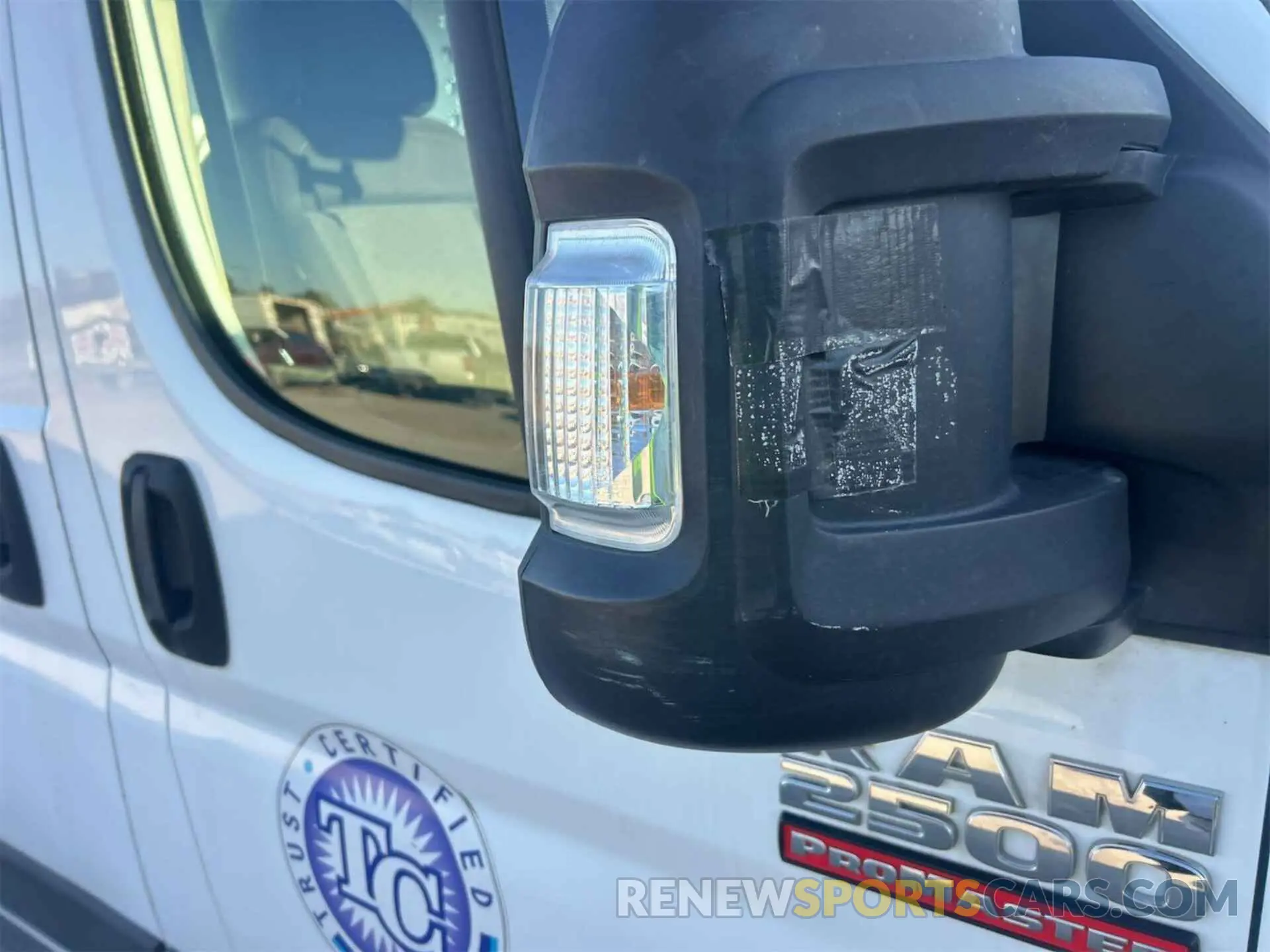 10 Photograph of a damaged car 3C6TRVCG2KE522929 RAM PROMASTER 2500 2019