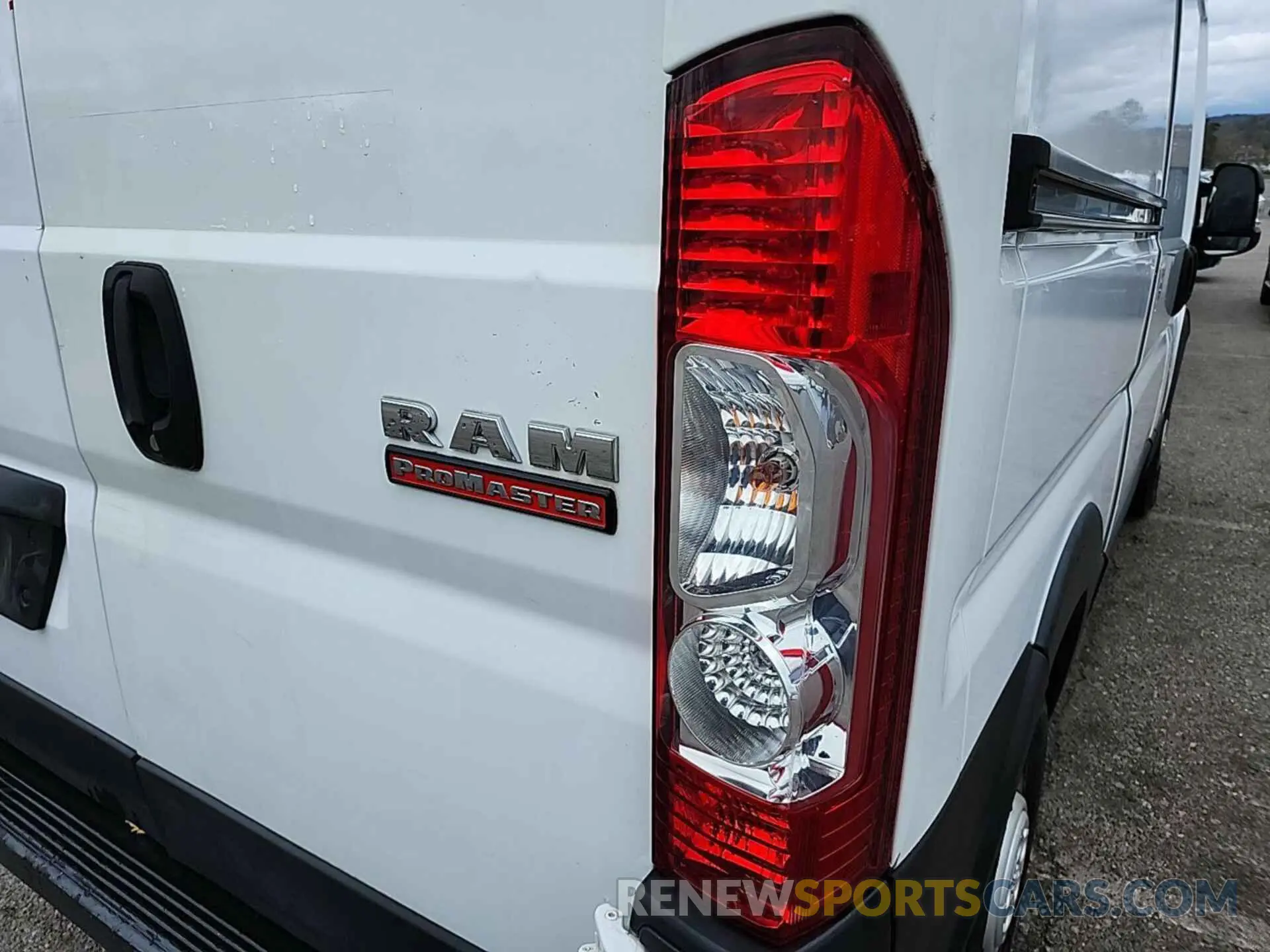 13 Photograph of a damaged car 3C6TRVCG2KE522929 RAM PROMASTER 2500 2019