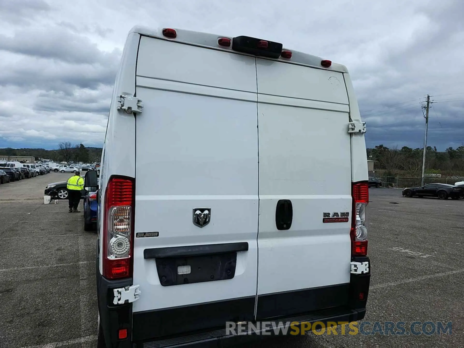 16 Photograph of a damaged car 3C6TRVCG2KE522929 RAM PROMASTER 2500 2019