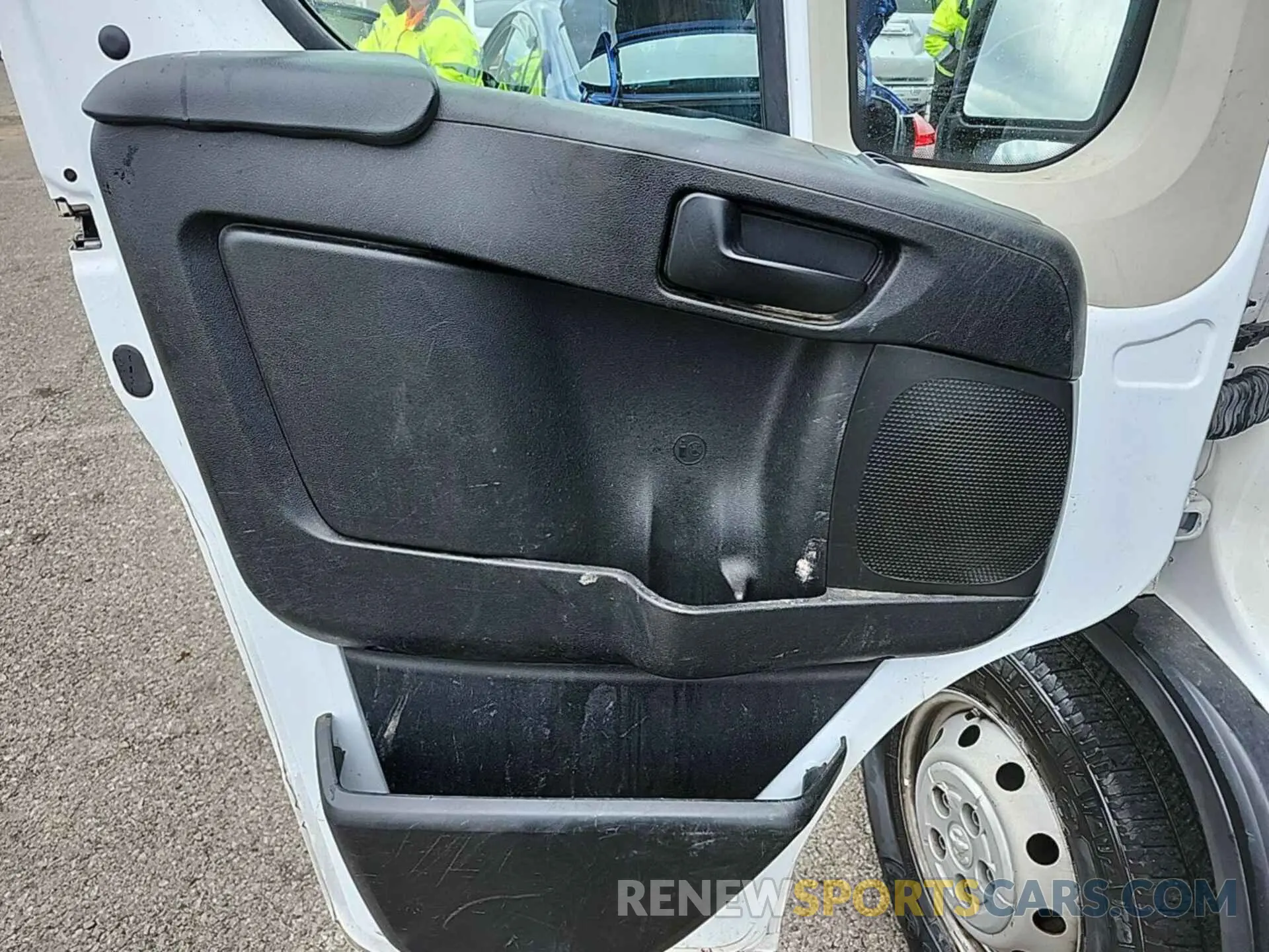 24 Photograph of a damaged car 3C6TRVCG2KE522929 RAM PROMASTER 2500 2019