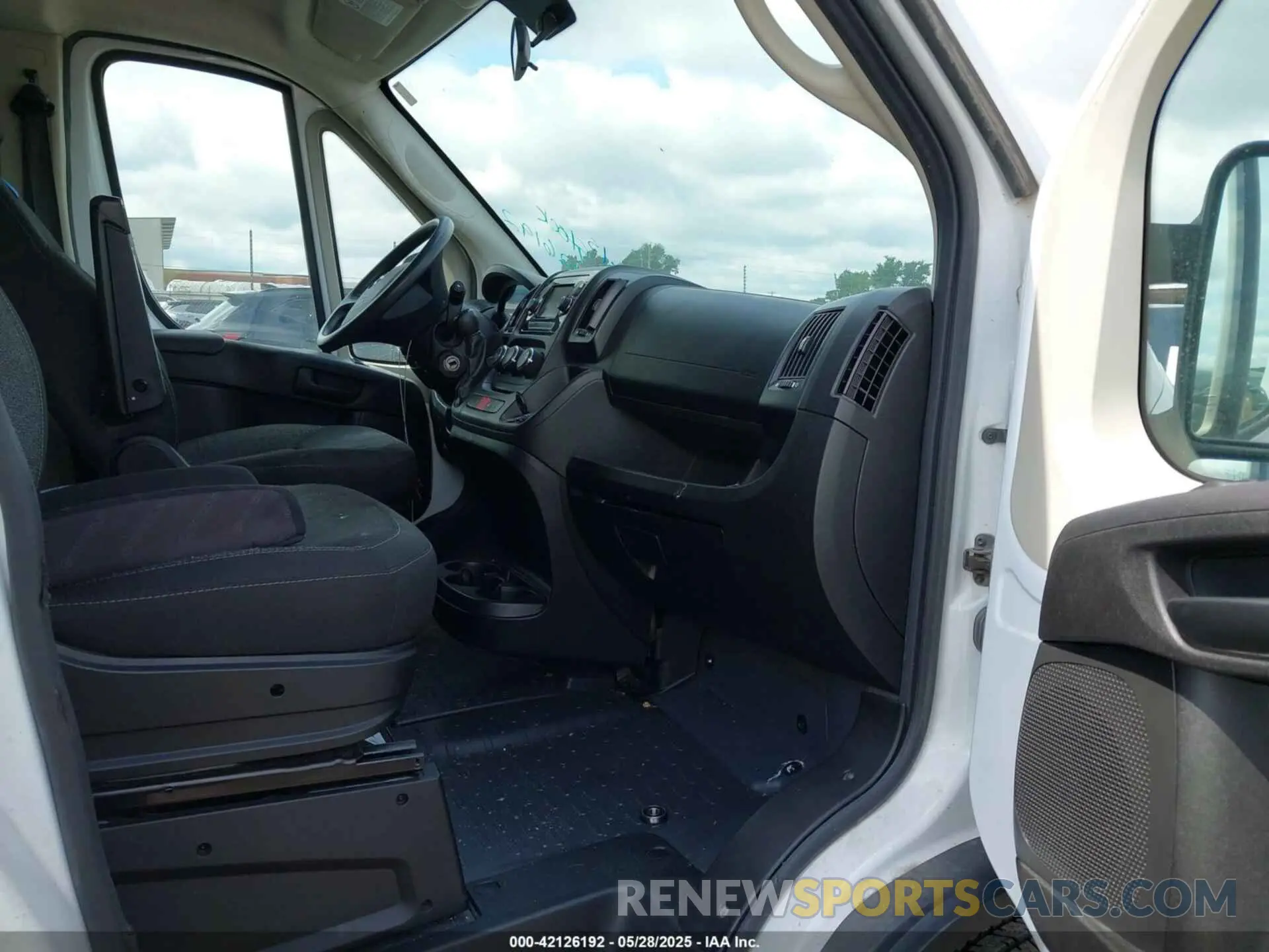 5 Photograph of a damaged car 3C6TRVCG9KE562893 RAM PROMASTER 2500 2019