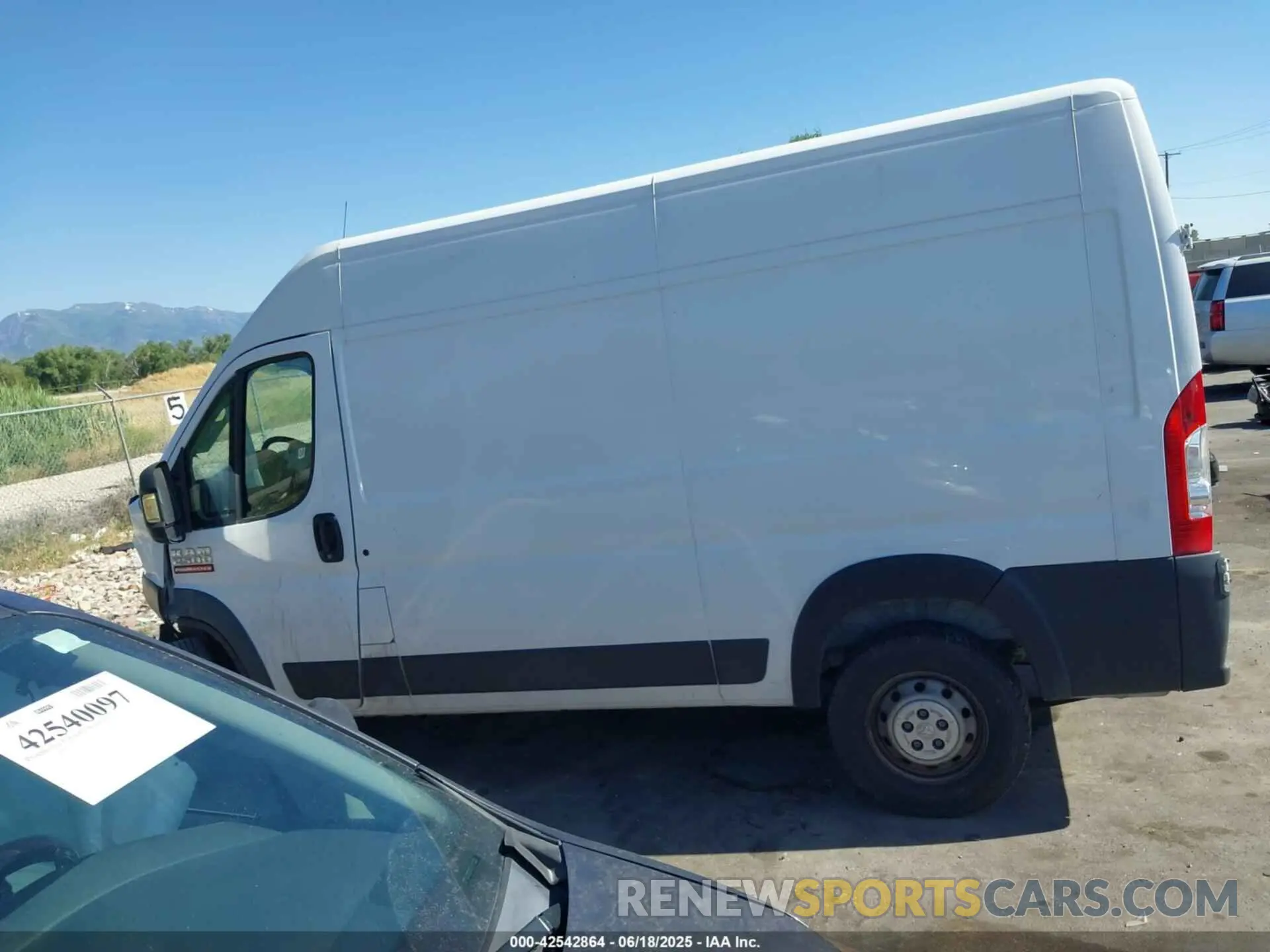 14 Photograph of a damaged car 3C6TRVCGXKE510625 RAM PROMASTER 2500 2019