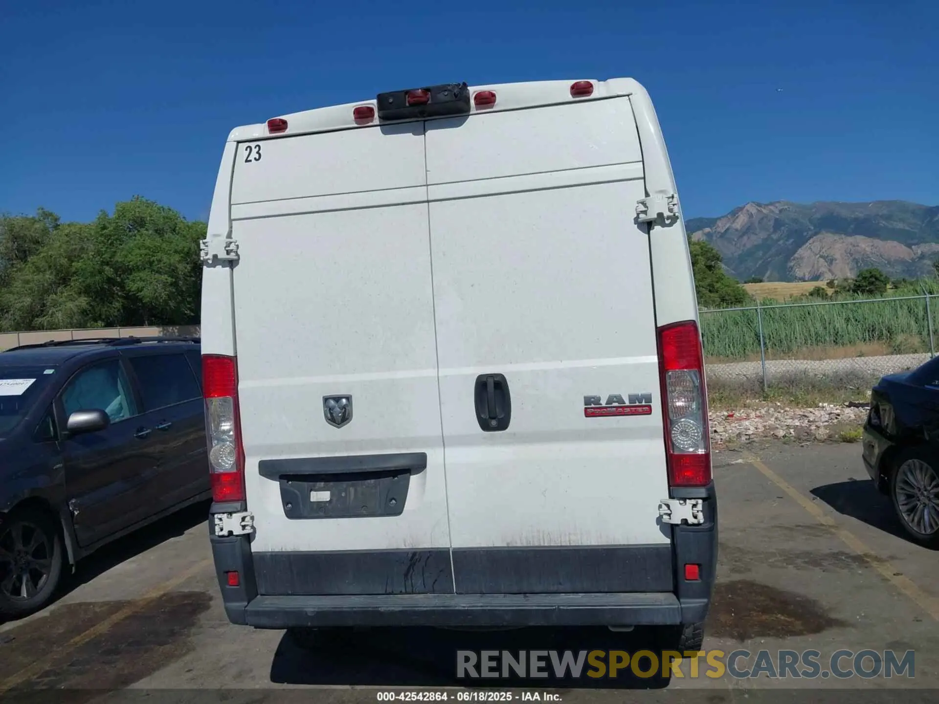 16 Photograph of a damaged car 3C6TRVCGXKE510625 RAM PROMASTER 2500 2019