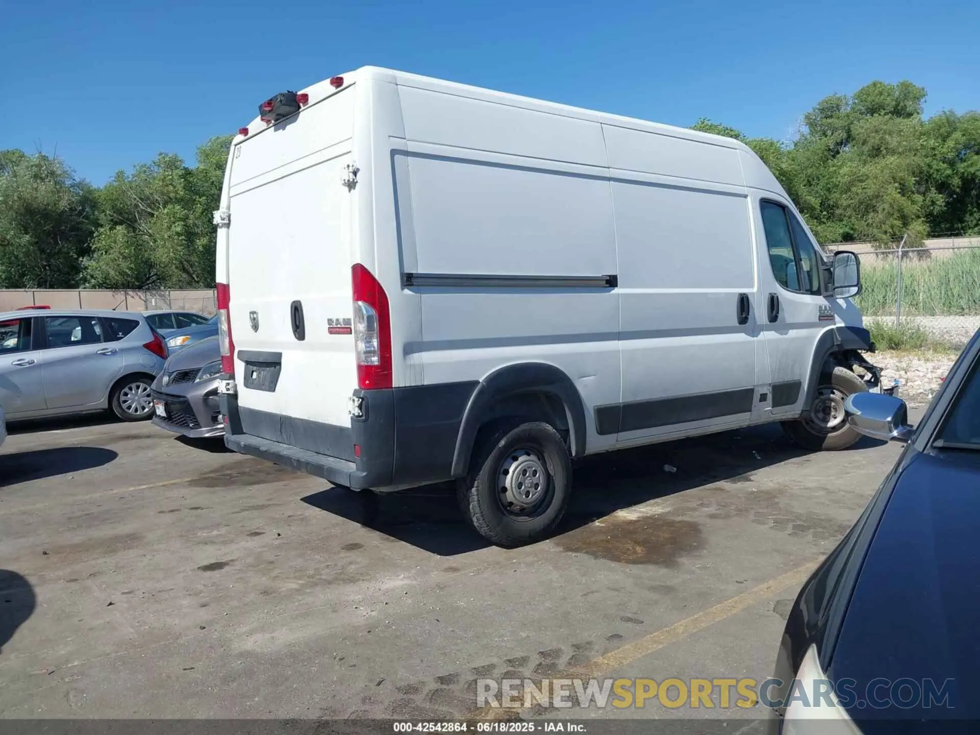 4 Photograph of a damaged car 3C6TRVCGXKE510625 RAM PROMASTER 2500 2019