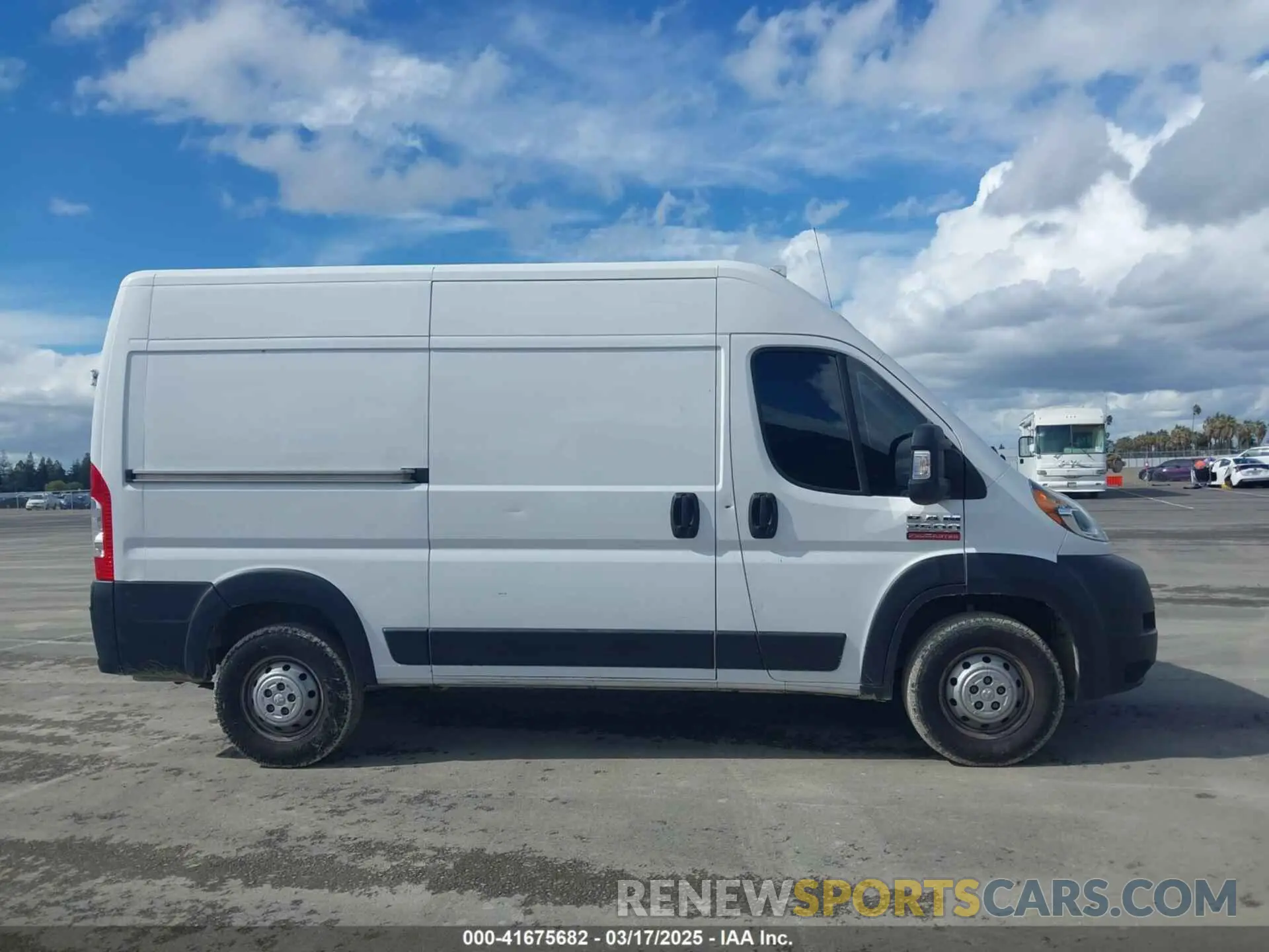 13 Photograph of a damaged car 3C6TRVCGXKE562904 RAM PROMASTER 2500 2019