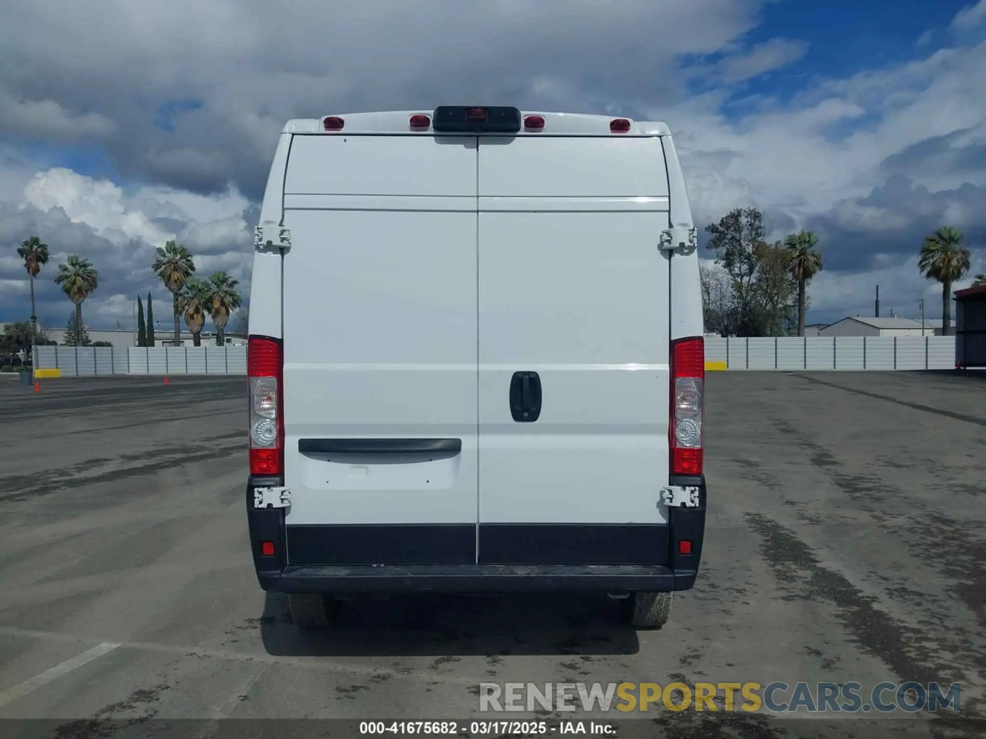 16 Photograph of a damaged car 3C6TRVCGXKE562904 RAM PROMASTER 2500 2019