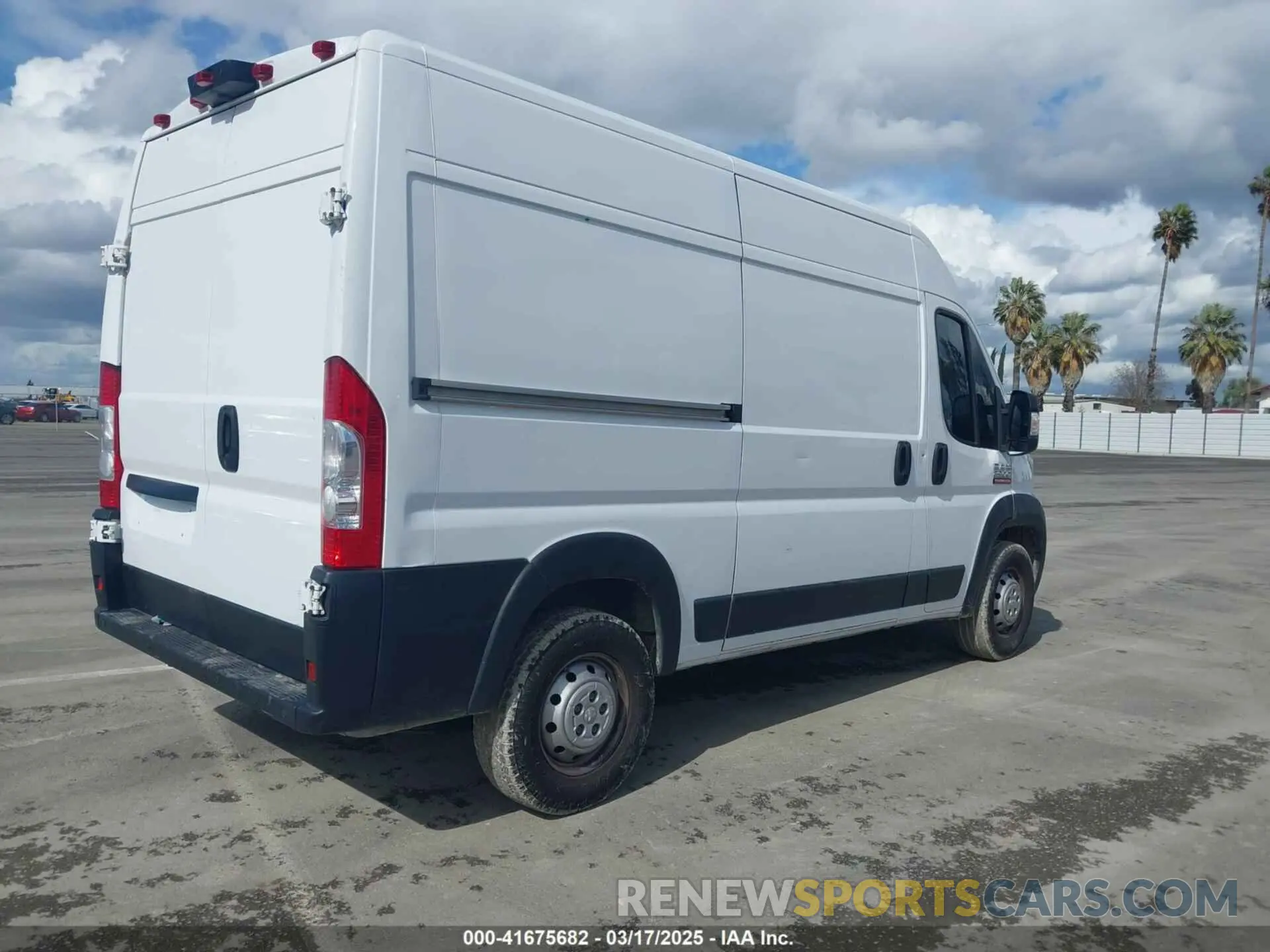 4 Photograph of a damaged car 3C6TRVCGXKE562904 RAM PROMASTER 2500 2019