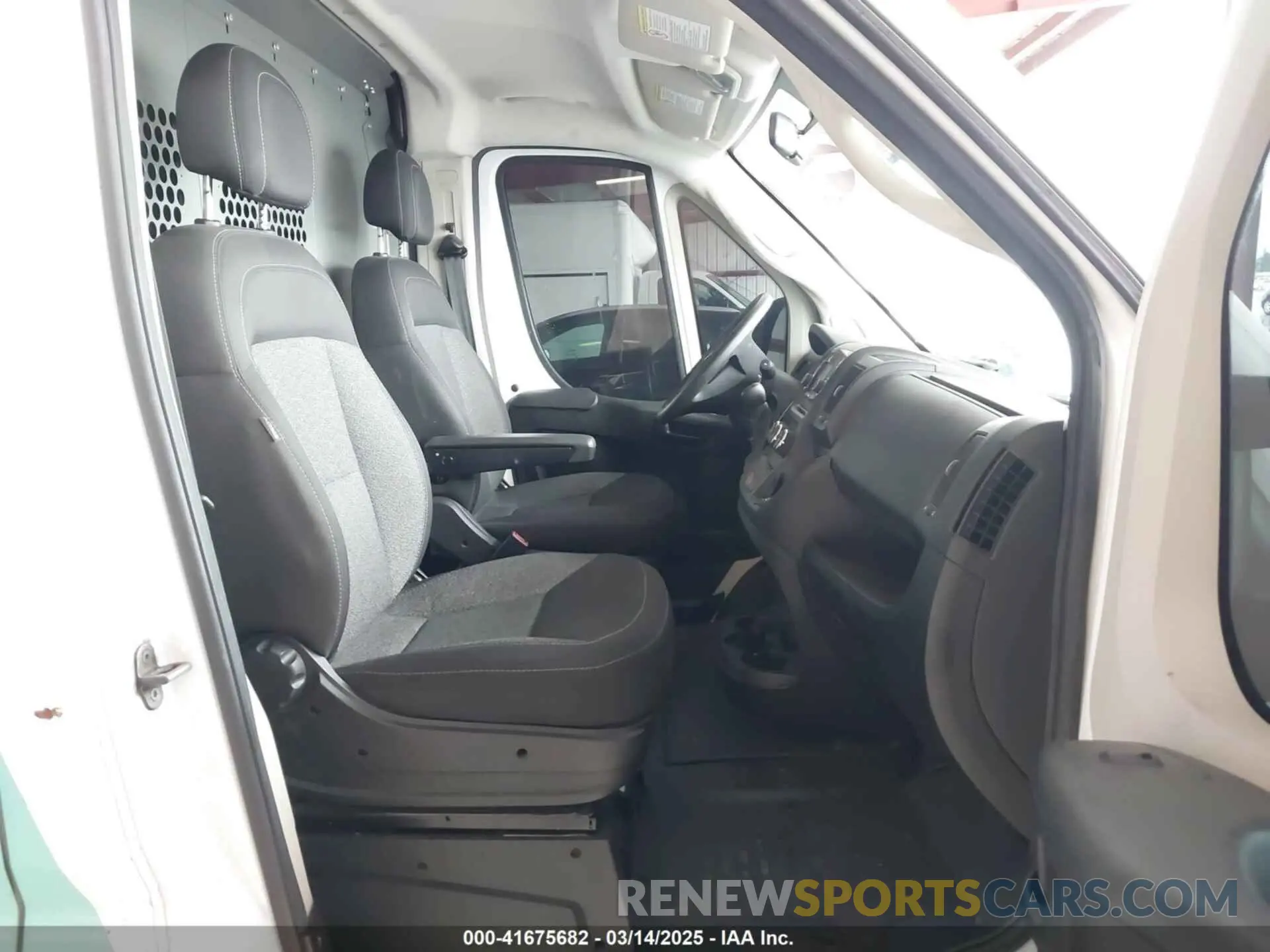 5 Photograph of a damaged car 3C6TRVCGXKE562904 RAM PROMASTER 2500 2019