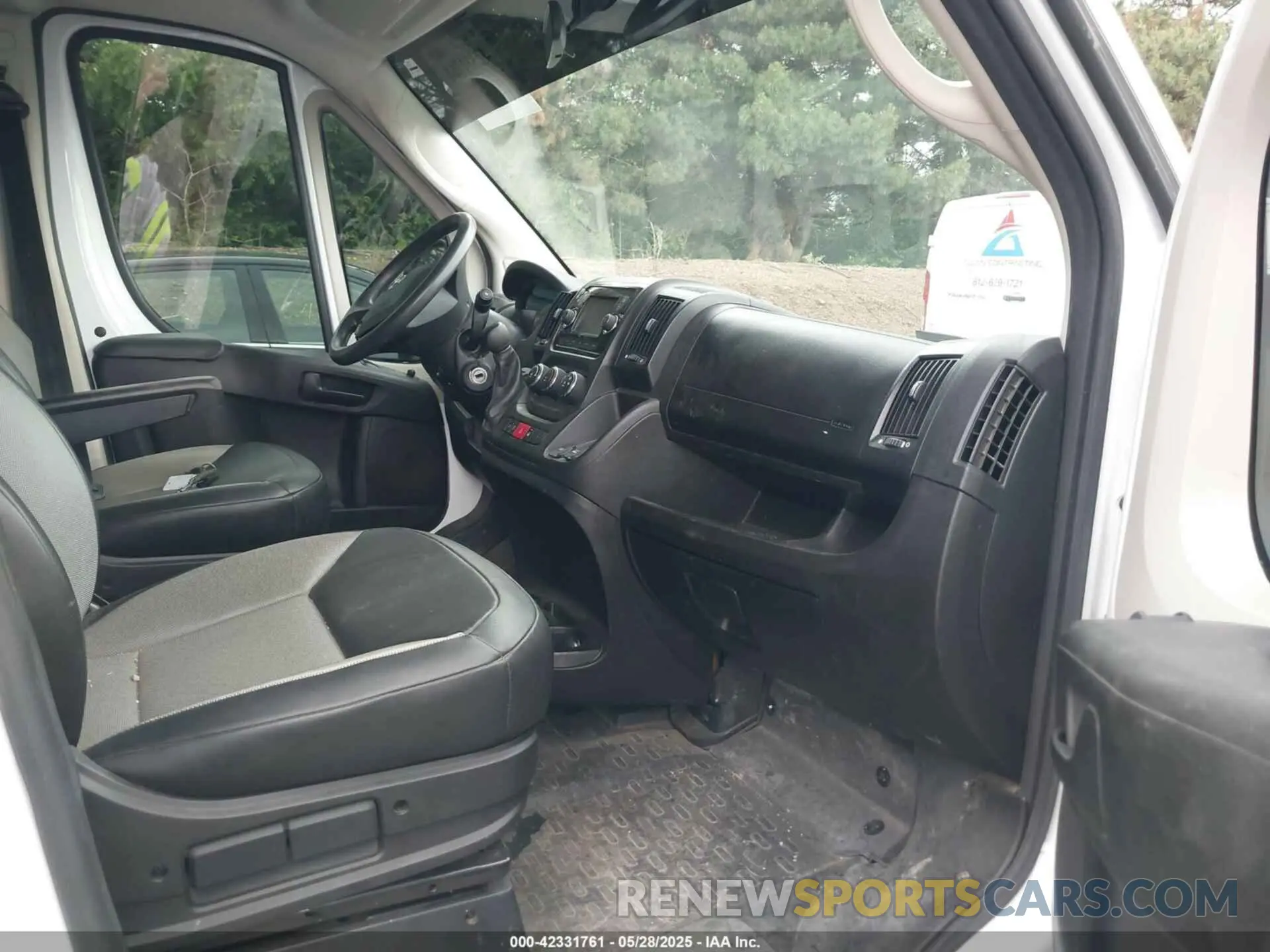 5 Photograph of a damaged car 3C6TRVDG1KE534374 RAM PROMASTER 2500 2019