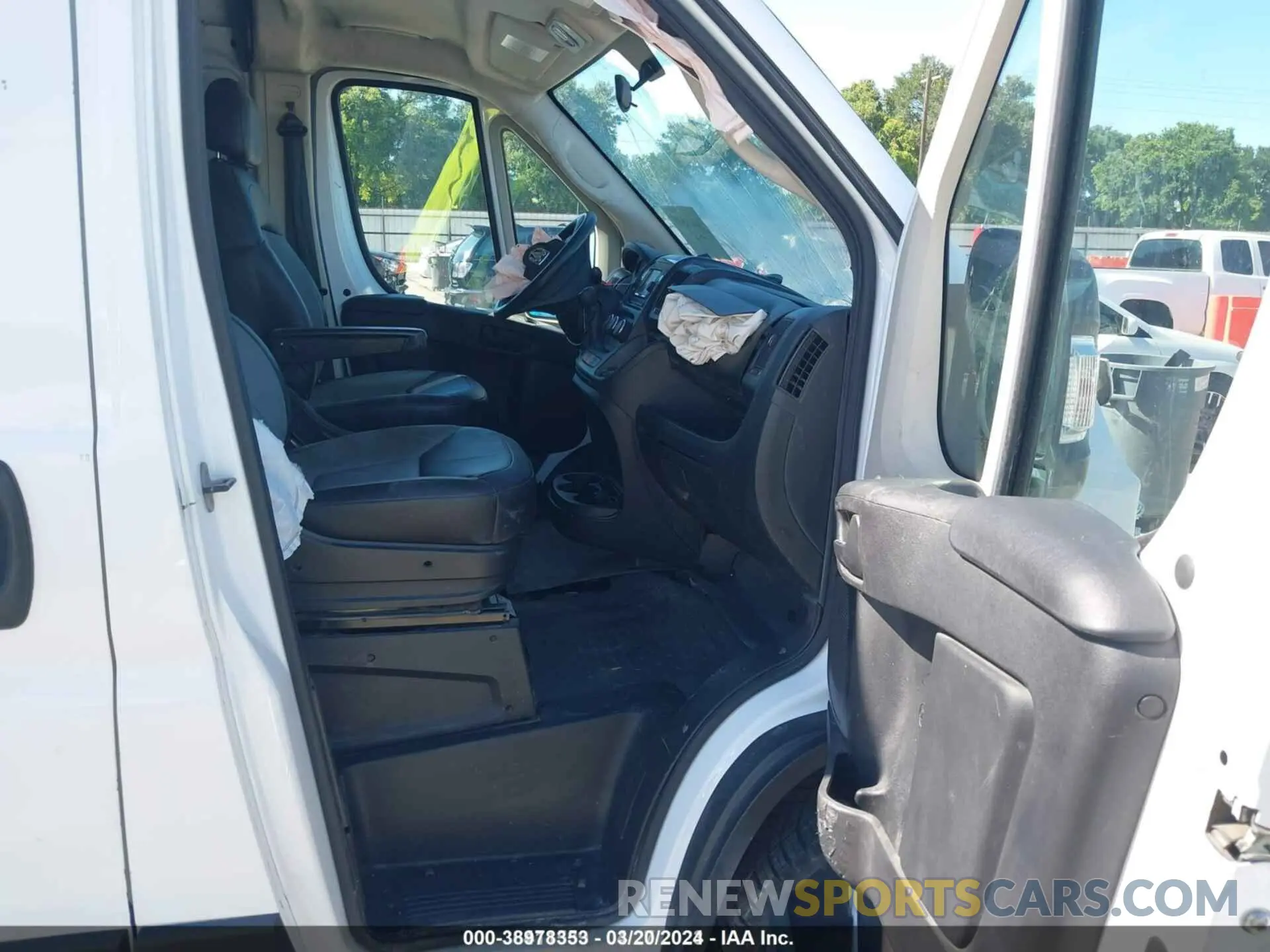 5 Photograph of a damaged car 3C6TRVDG2KE506177 RAM PROMASTER 2500 2019
