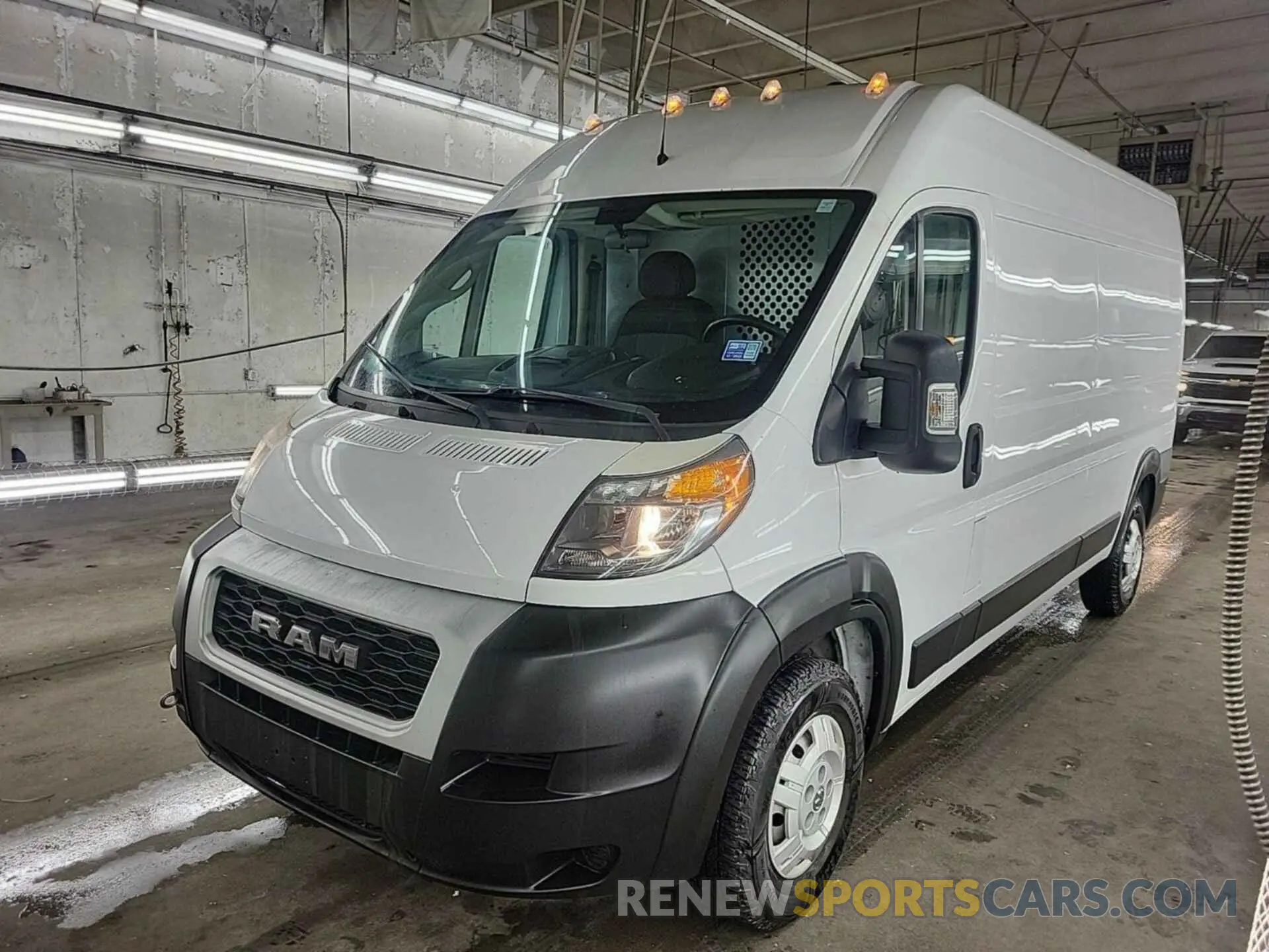 18 Photograph of a damaged car 3C6TRVDG3KE501005 RAM PROMASTER 2500 2019