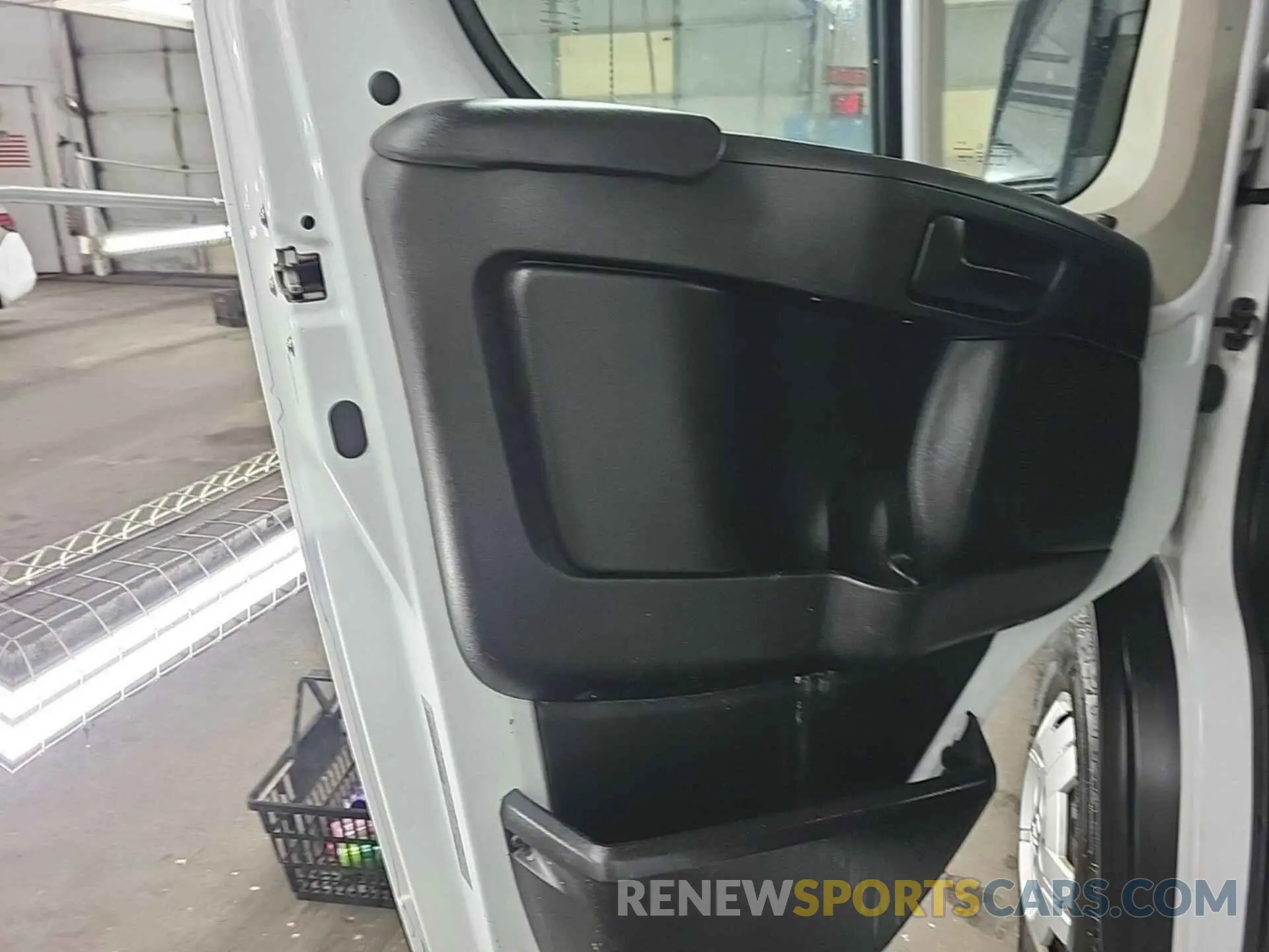 35 Photograph of a damaged car 3C6TRVDG3KE501005 RAM PROMASTER 2500 2019