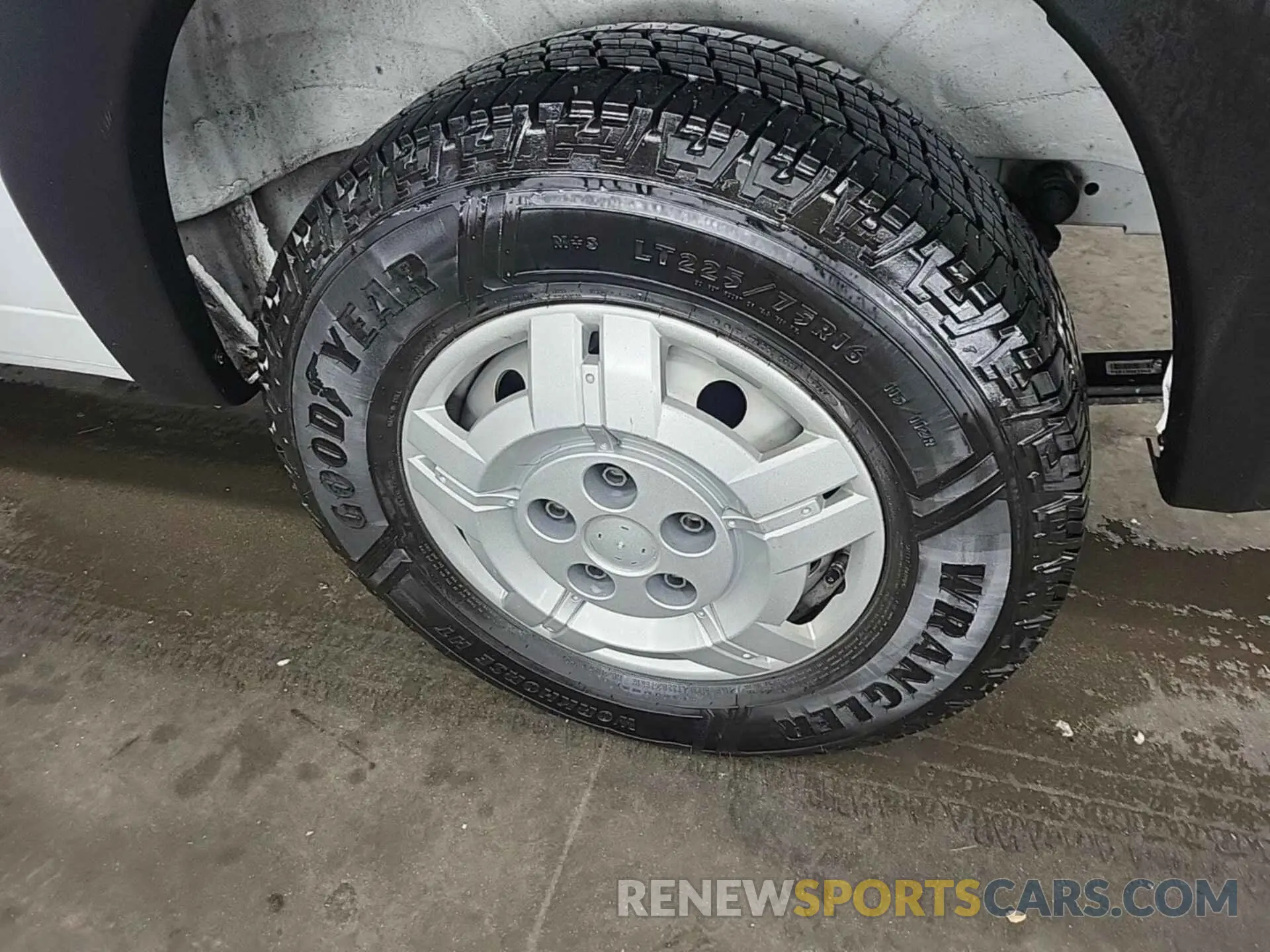 6 Photograph of a damaged car 3C6TRVDG3KE501005 RAM PROMASTER 2500 2019
