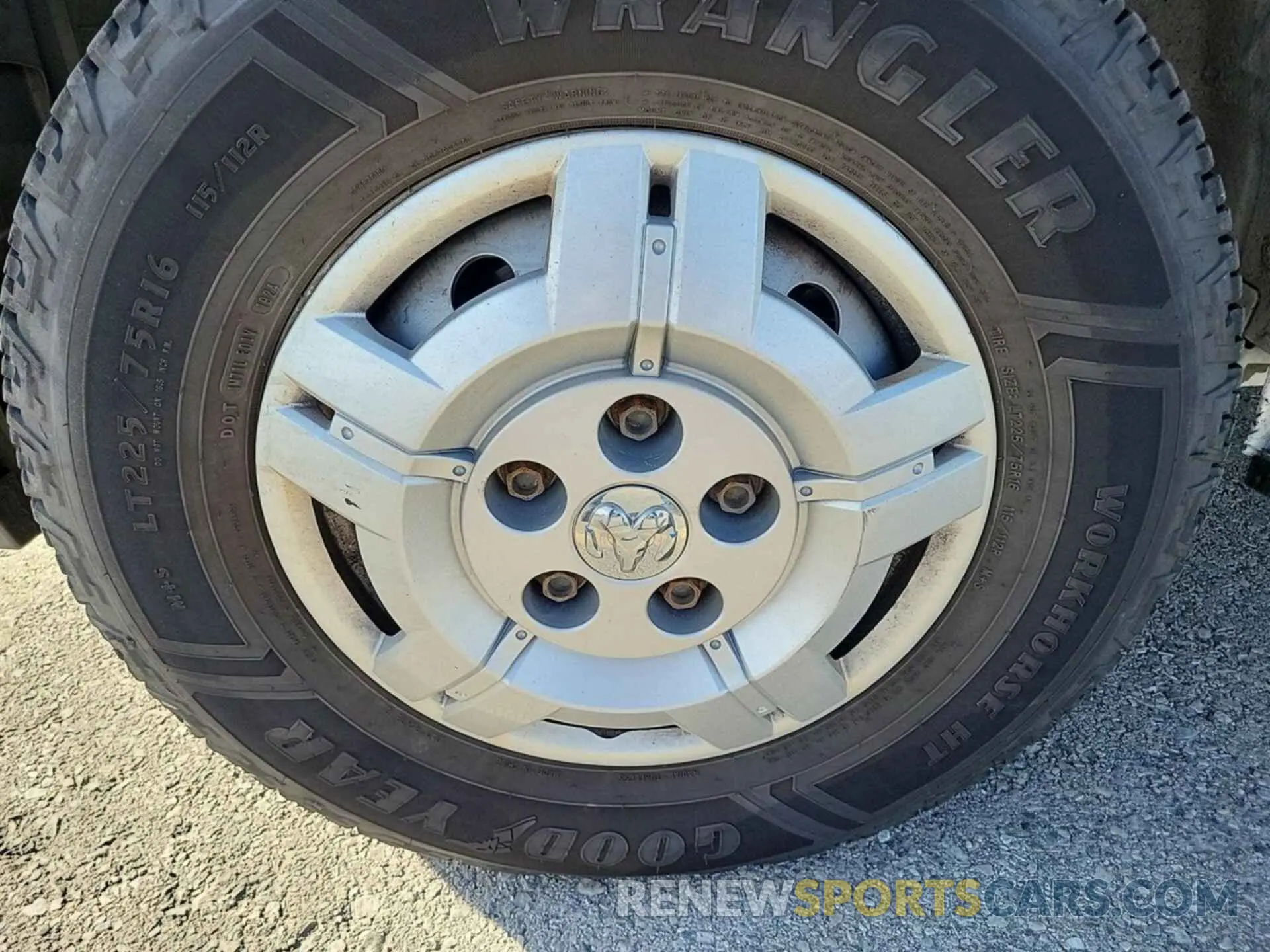 9 Photograph of a damaged car 3C6TRVDG3KE501005 RAM PROMASTER 2500 2019