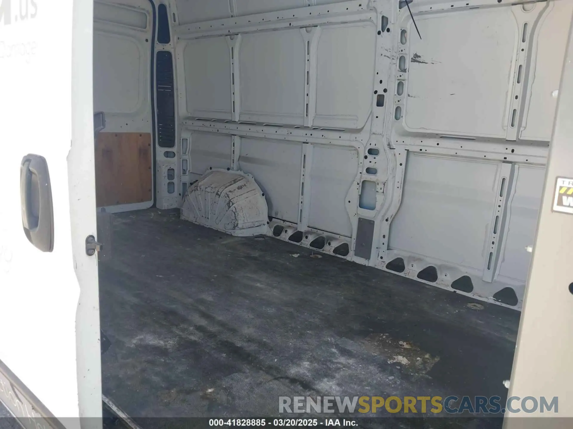 8 Photograph of a damaged car 3C6TRVDG6KE500351 RAM PROMASTER 2500 2019