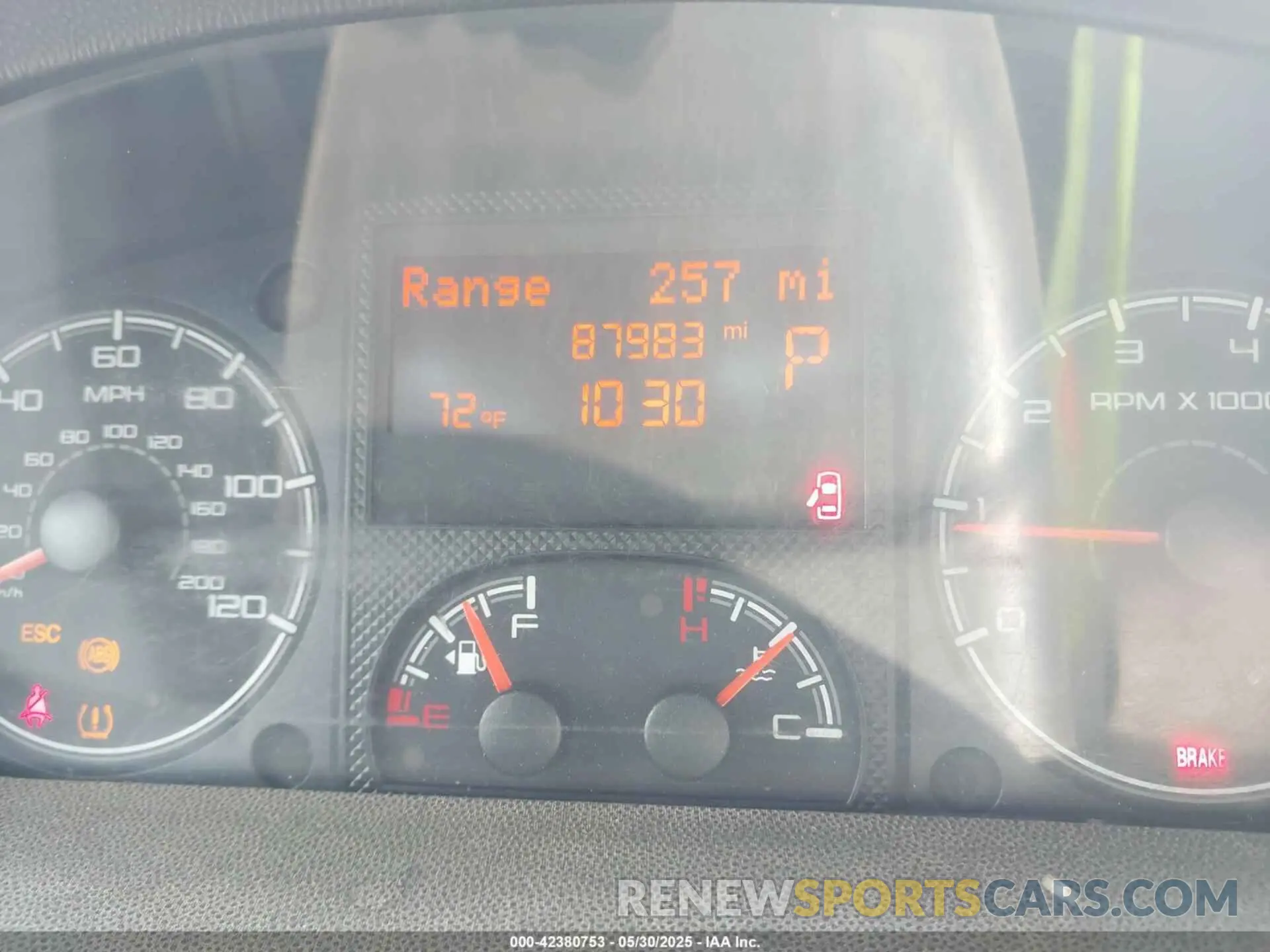 14 Photograph of a damaged car 3C6TRVDG7KE561630 RAM PROMASTER 2500 2019