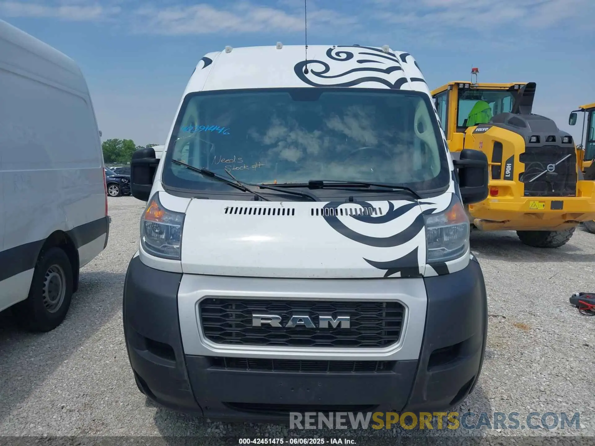 12 Photograph of a damaged car 3C6TRVDG8KE509567 RAM PROMASTER 2500 2019