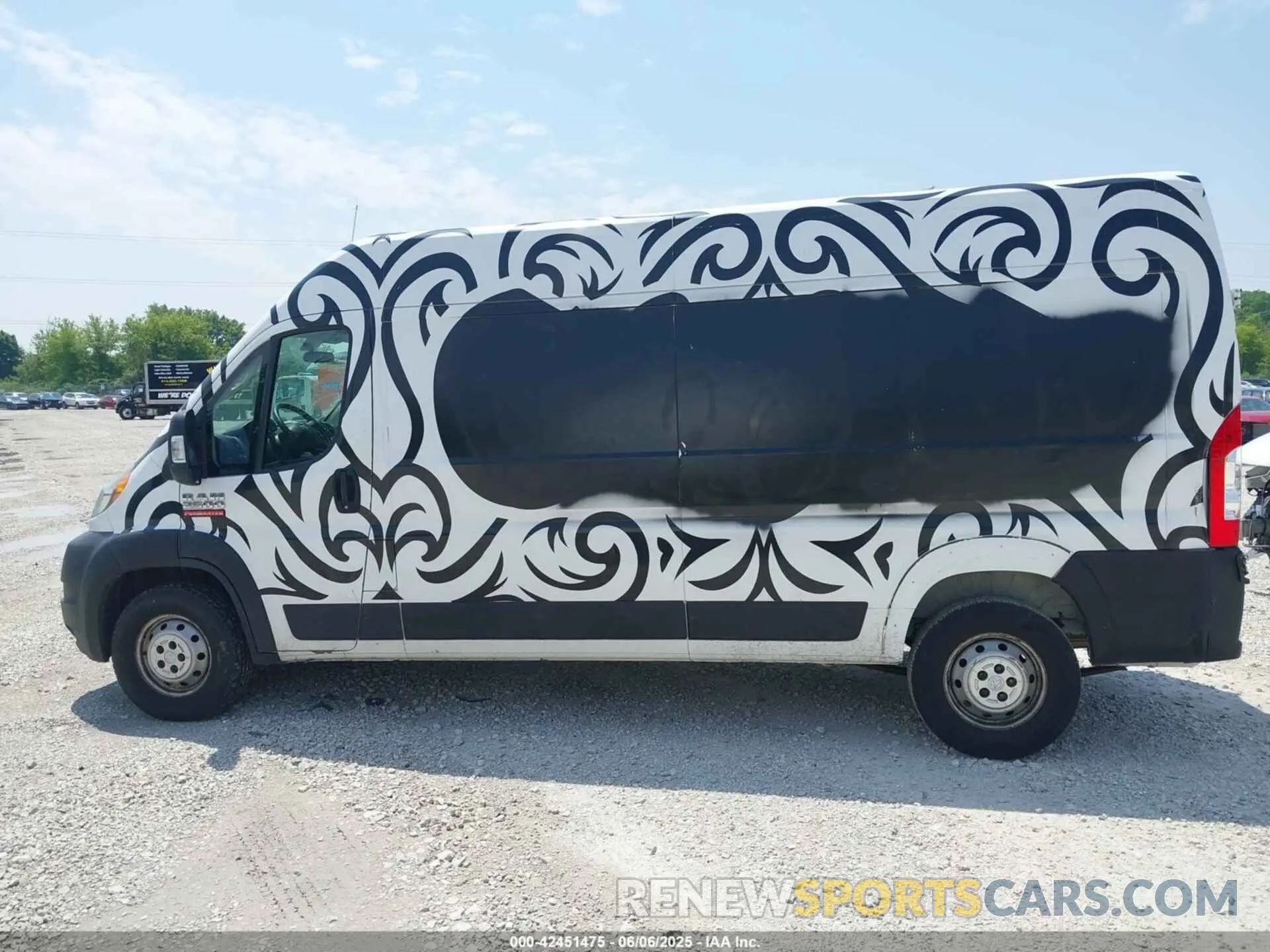 14 Photograph of a damaged car 3C6TRVDG8KE509567 RAM PROMASTER 2500 2019
