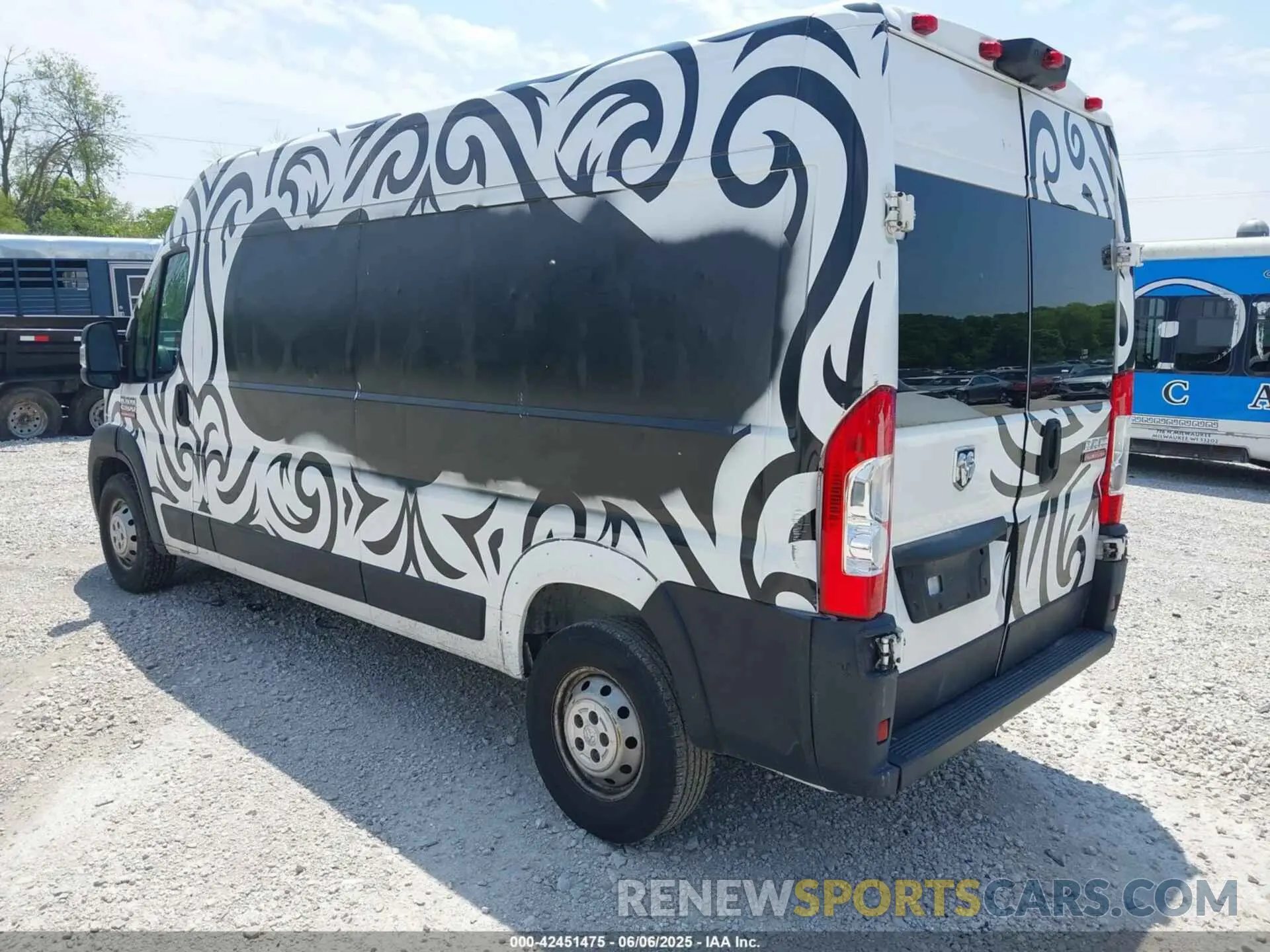 3 Photograph of a damaged car 3C6TRVDG8KE509567 RAM PROMASTER 2500 2019