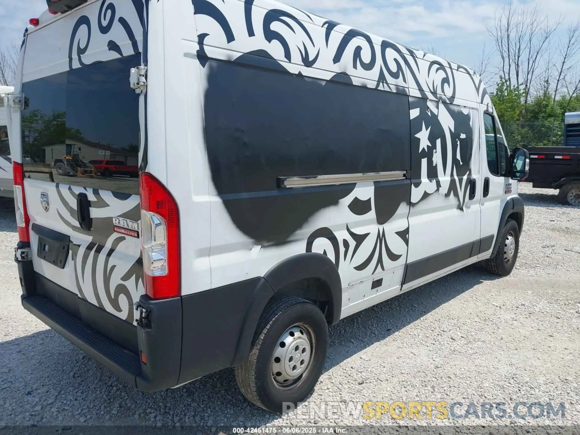 4 Photograph of a damaged car 3C6TRVDG8KE509567 RAM PROMASTER 2500 2019