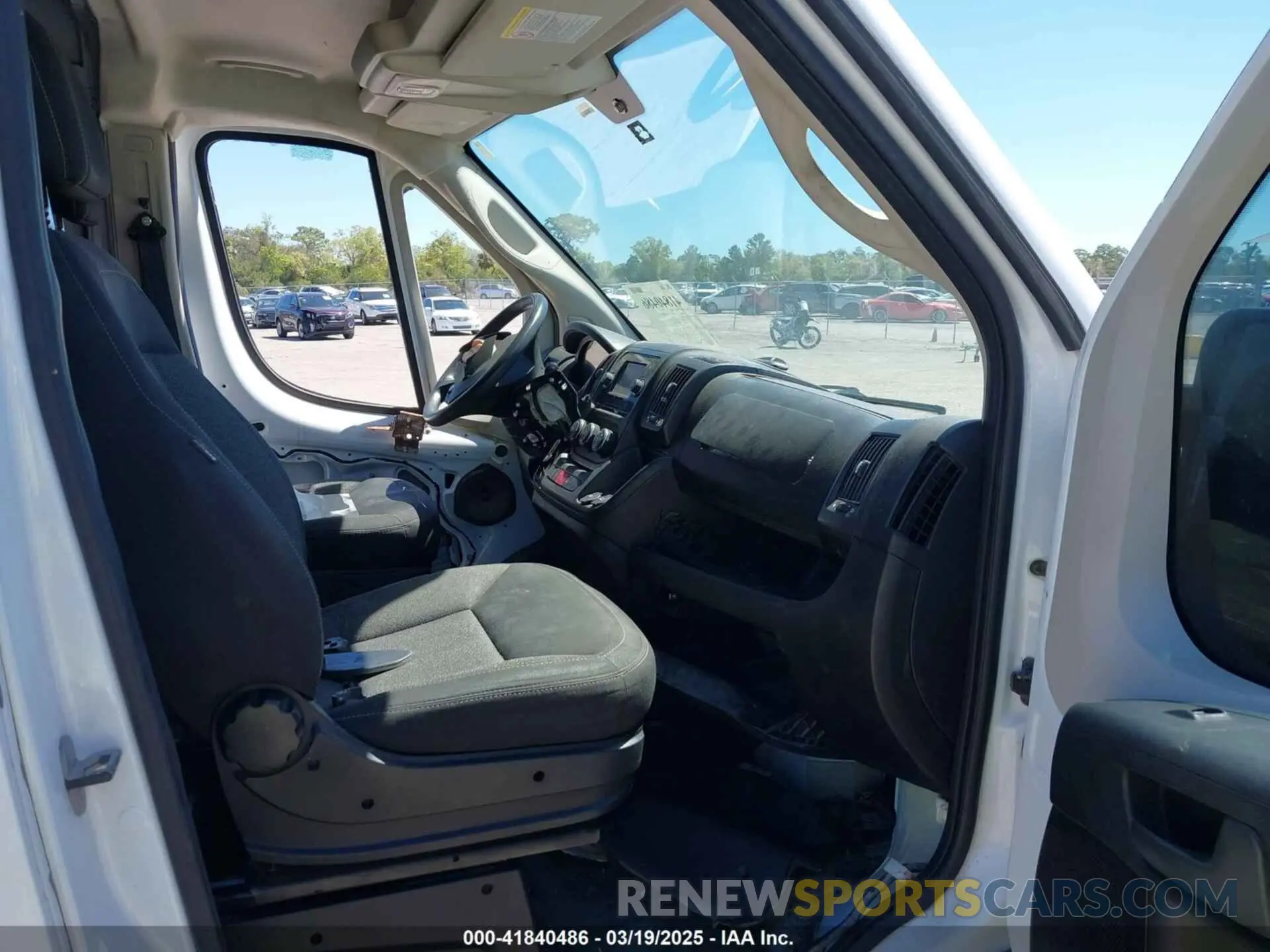 5 Photograph of a damaged car 3C6TRVDG8KE547249 RAM PROMASTER 2500 2019
