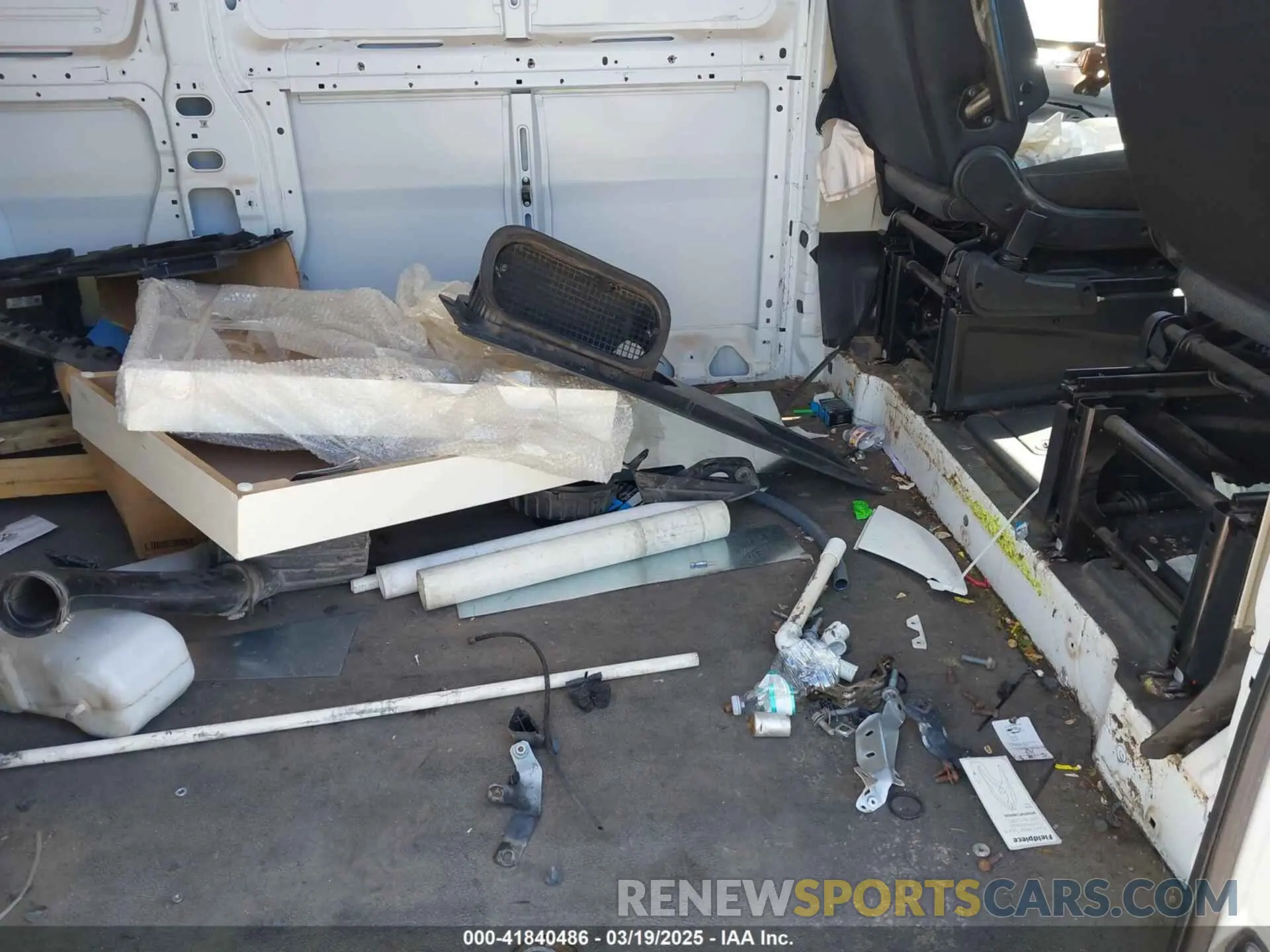 8 Photograph of a damaged car 3C6TRVDG8KE547249 RAM PROMASTER 2500 2019