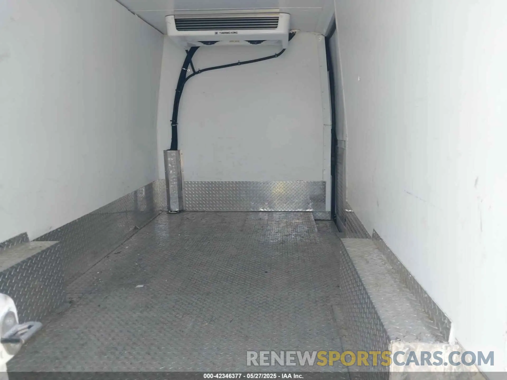8 Photograph of a damaged car 3C6TRVDG9KE515166 RAM PROMASTER 2500 2019