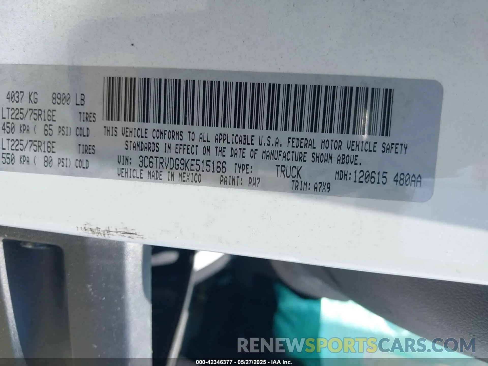 9 Photograph of a damaged car 3C6TRVDG9KE515166 RAM PROMASTER 2500 2019