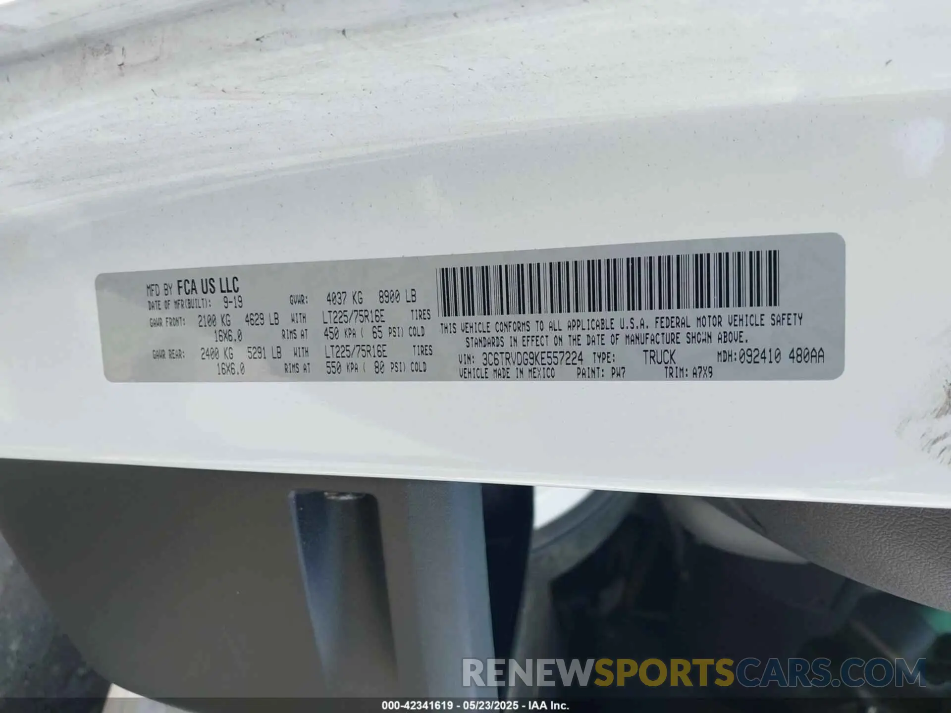 9 Photograph of a damaged car 3C6TRVDG9KE557224 RAM PROMASTER 2500 2019