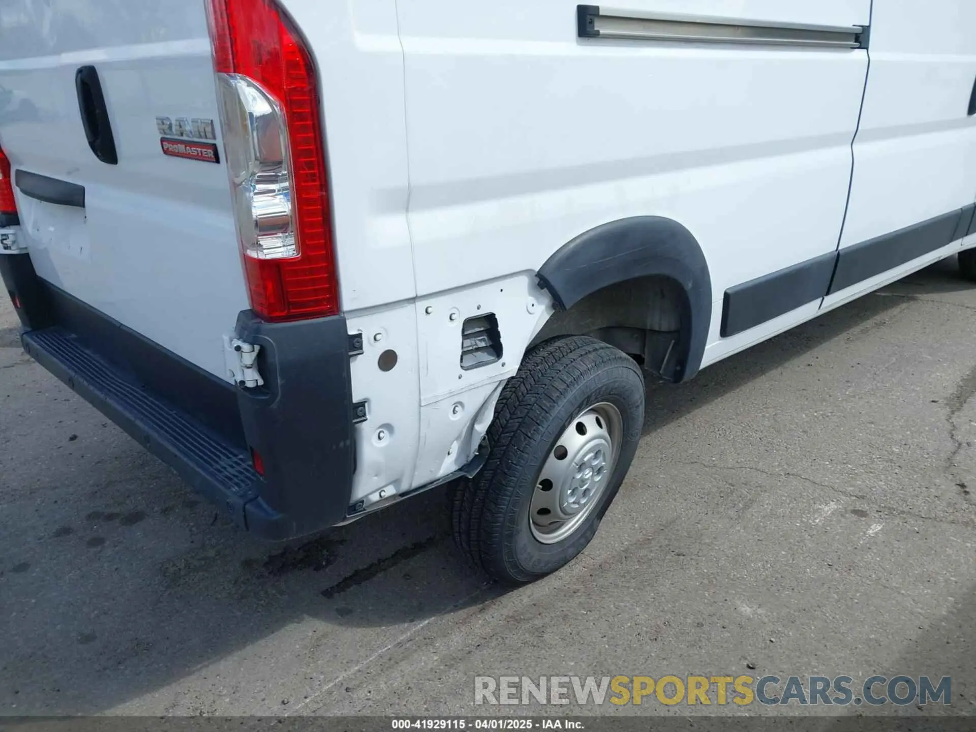 6 Photograph of a damaged car 3C6TRVDGXKE520571 RAM PROMASTER 2500 2019
