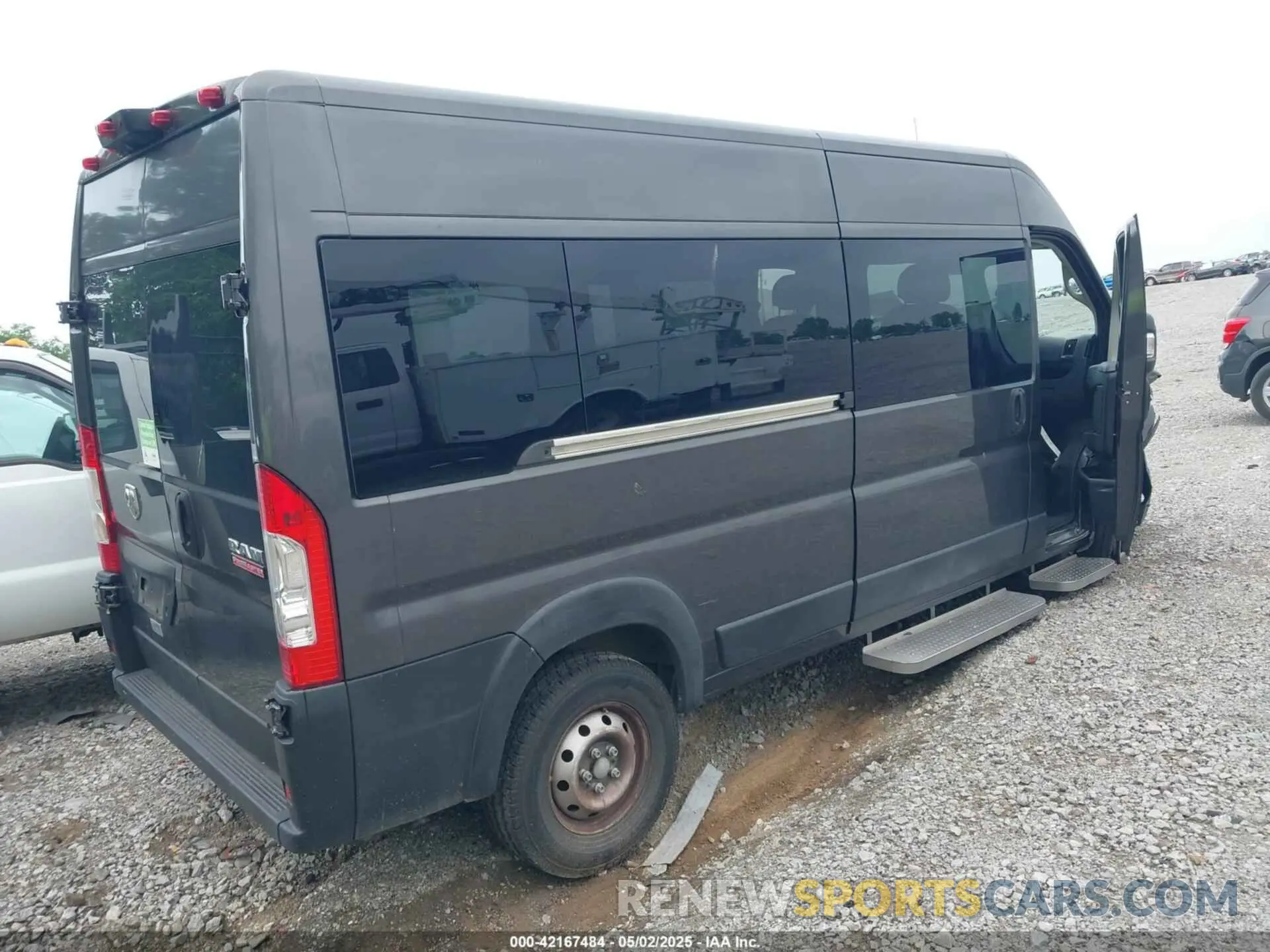 4 Photograph of a damaged car 3C6TRVPG2KE507602 RAM PROMASTER 2500 2019